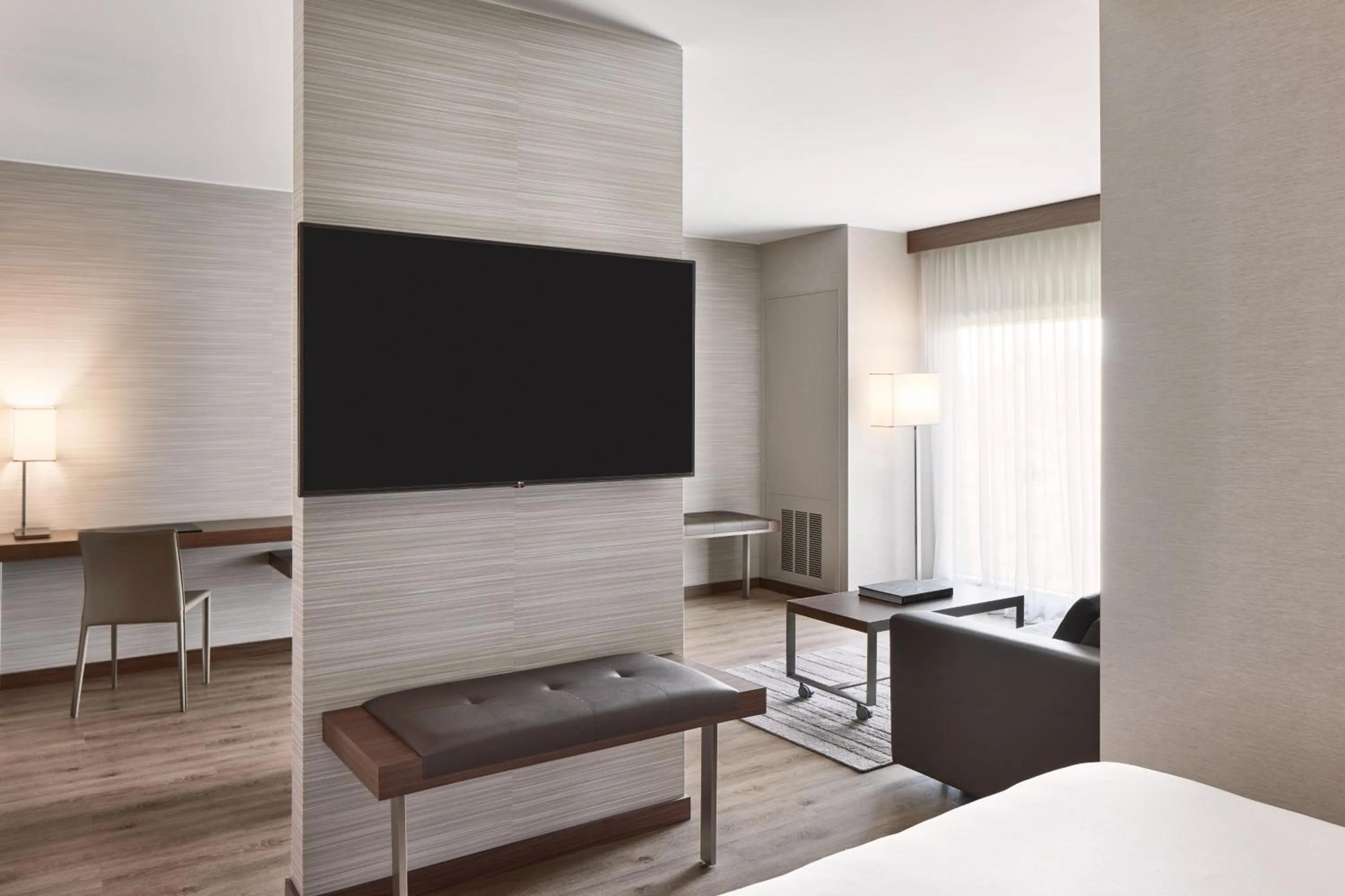 Photo of the whole room, Bed in AC Hotel Phoenix Biltmore