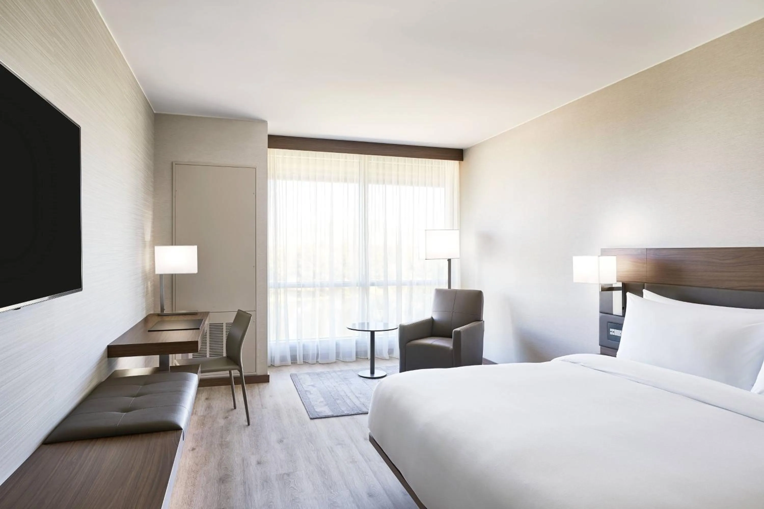 Photo of the whole room, Bed in AC Hotel Phoenix Biltmore