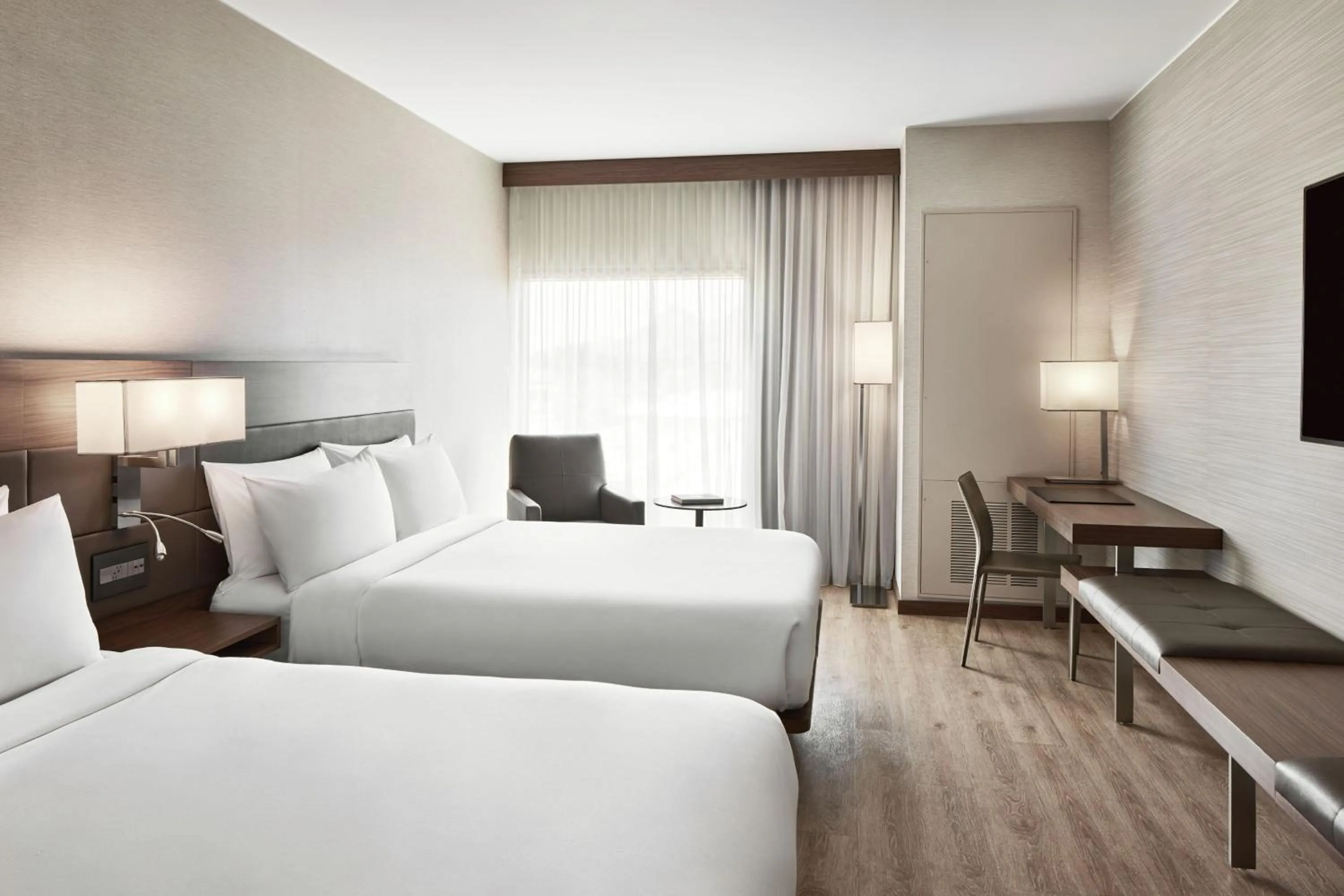 Photo of the whole room, Bed in AC Hotel Phoenix Biltmore