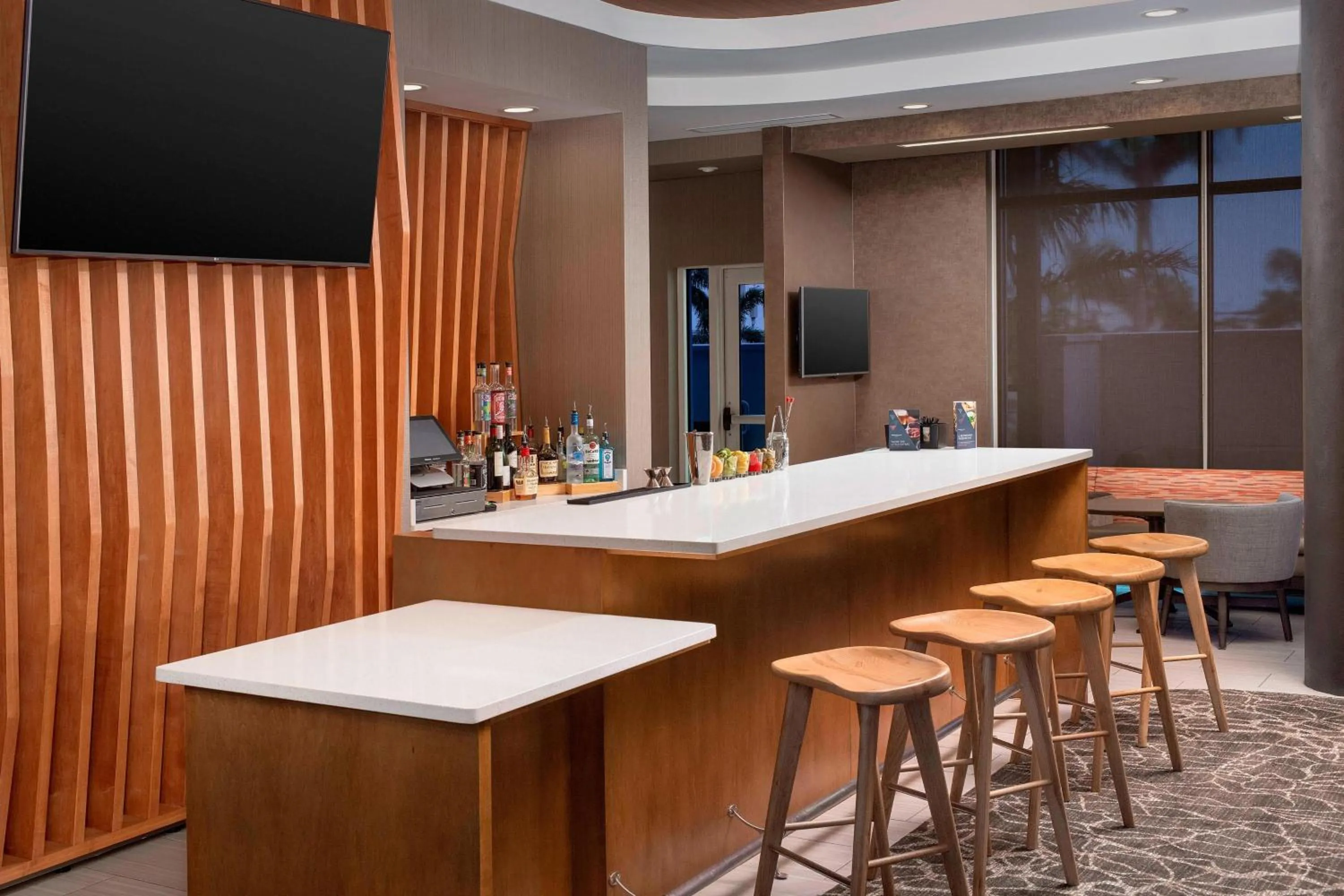 Lounge or bar in SpringHill Suites by Marriott Punta Gorda Harborside