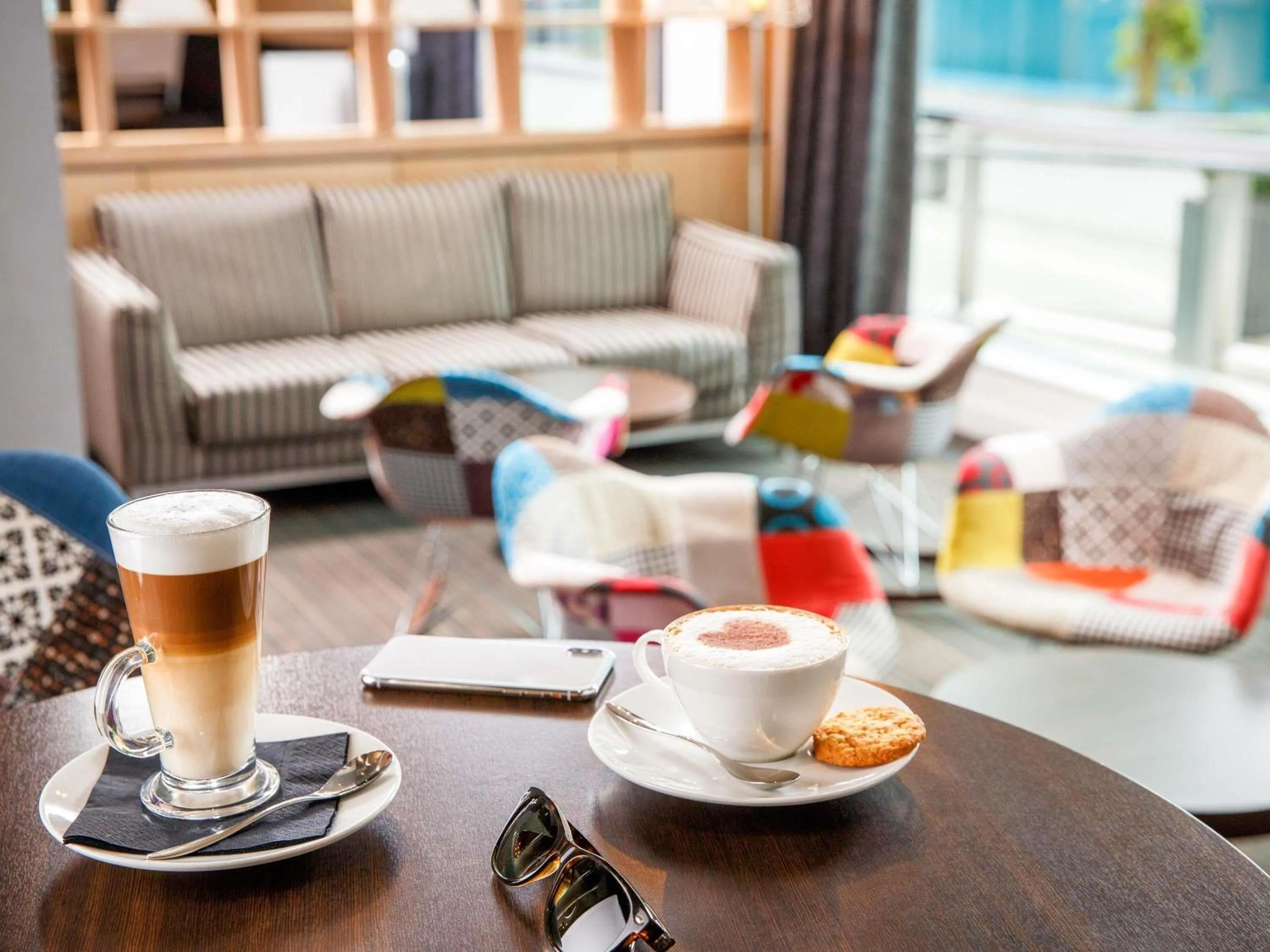 Lounge or bar in ibis Bristol Temple Meads