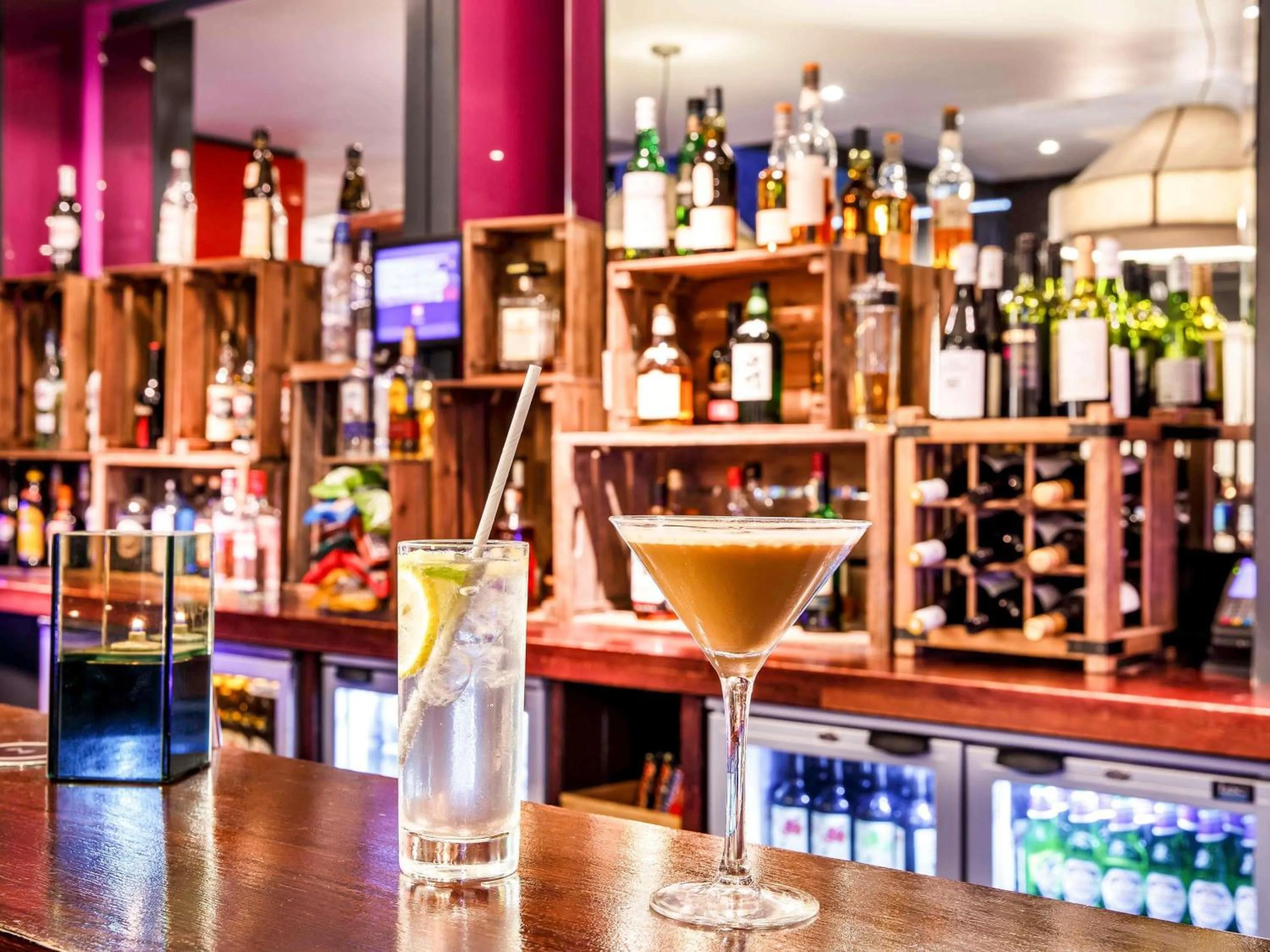 Lounge or bar in ibis Bristol Temple Meads