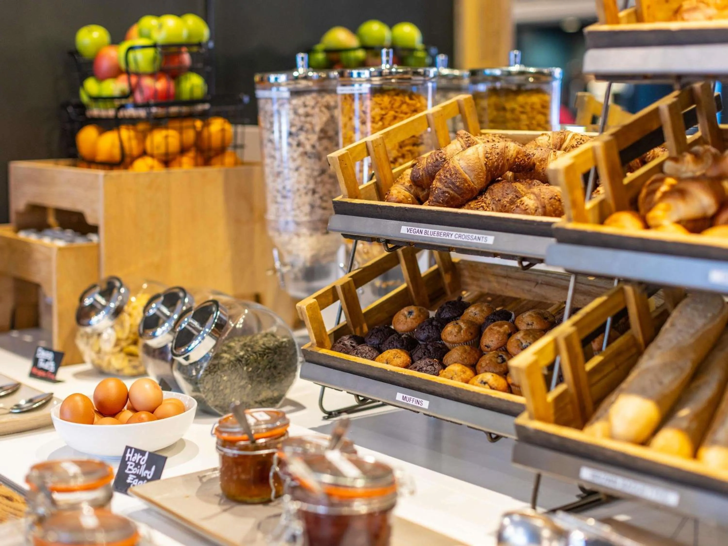 Breakfast in ibis Bristol Temple Meads