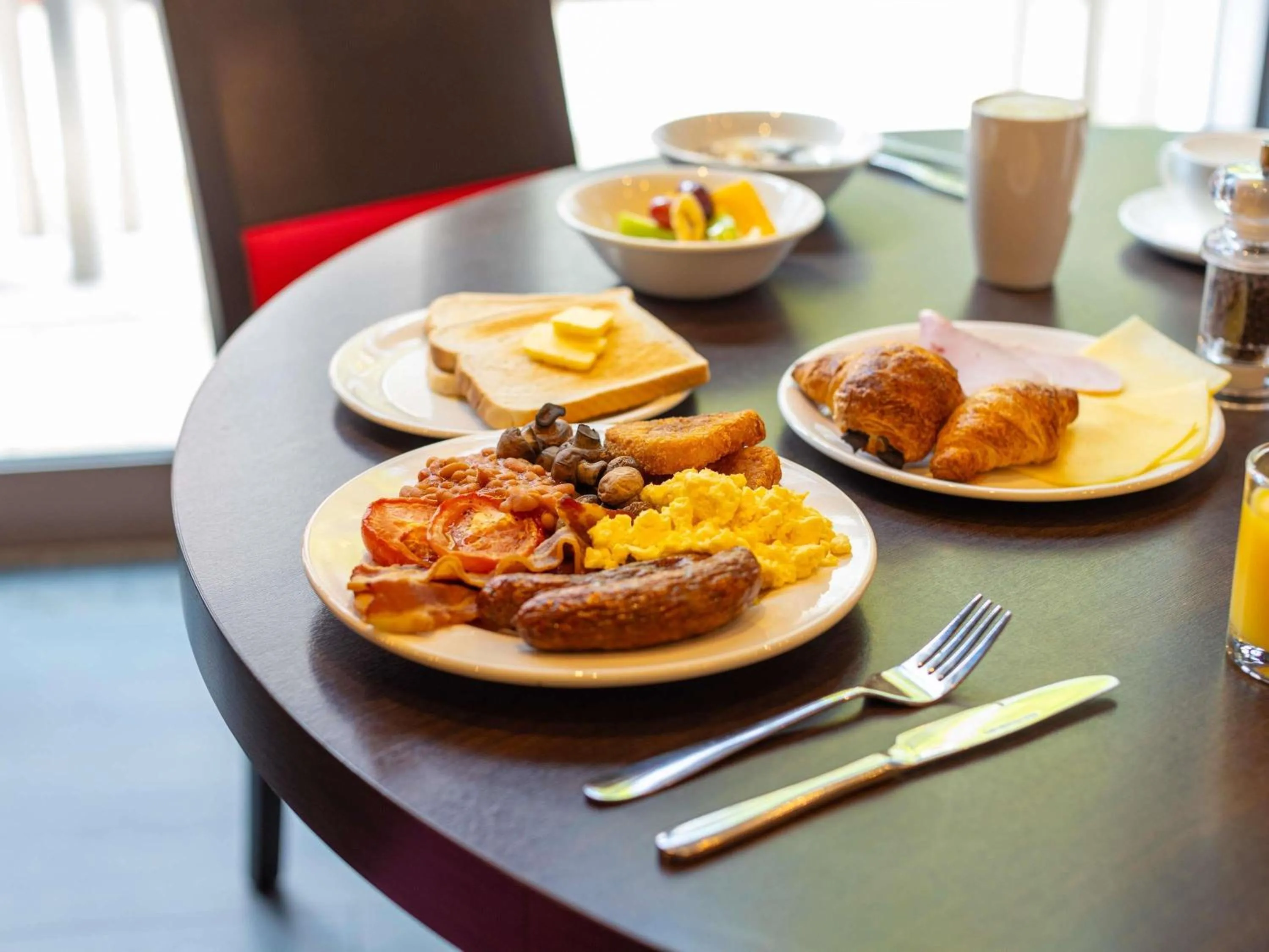 Breakfast in ibis Bristol Temple Meads