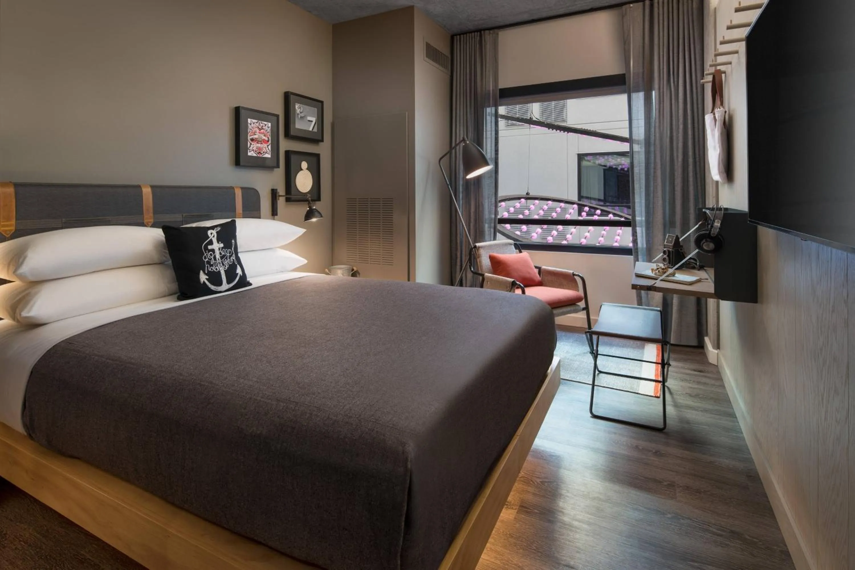 Photo of the whole room, Bed in Moxy San Diego Gaslamp Quarter