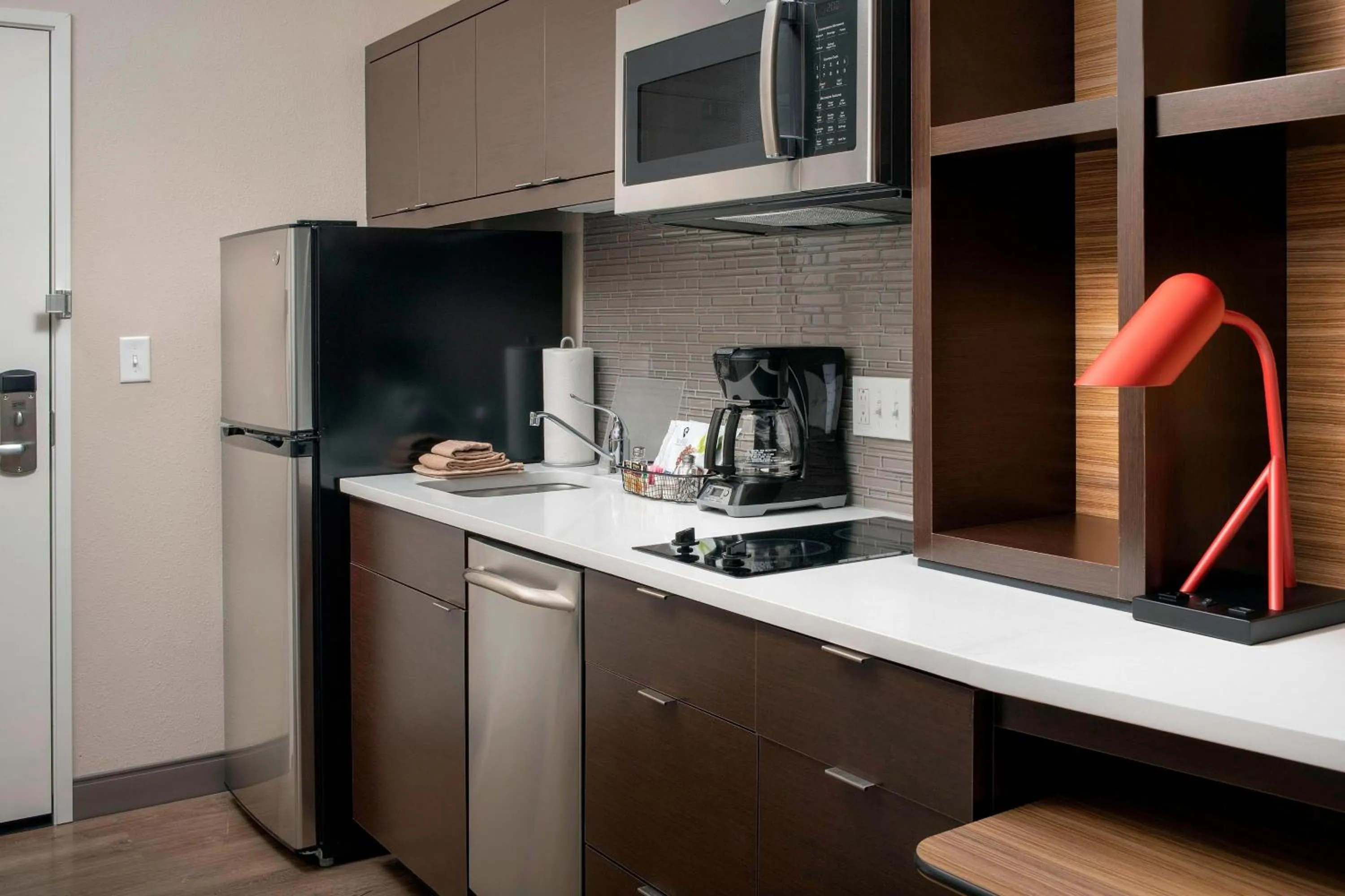 Kitchen or kitchenette in TownePlace Suites by Marriott College Park