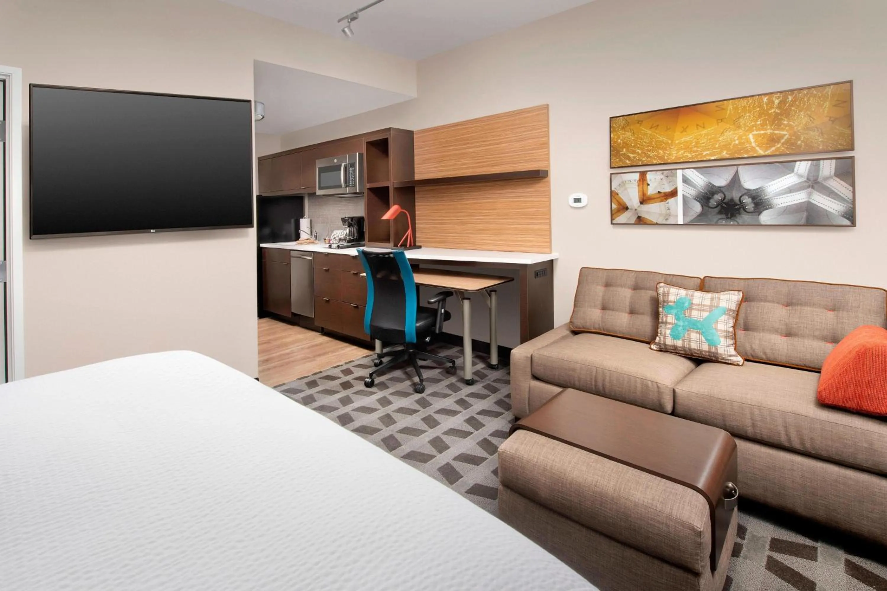 Photo of the whole room, Bed in TownePlace Suites by Marriott College Park