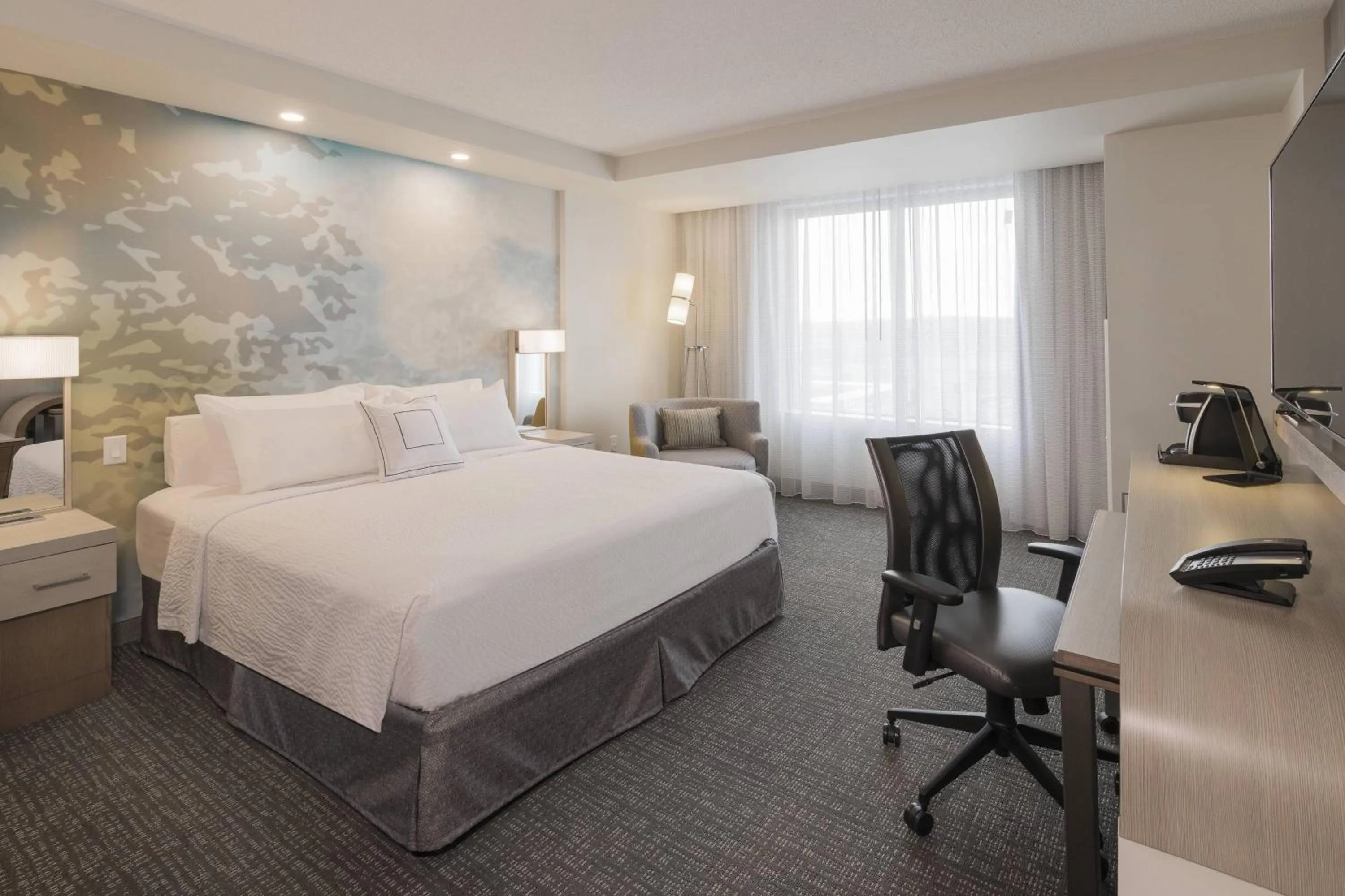 Photo of the whole room, Bed in Courtyard by Marriott Halifax Dartmouth