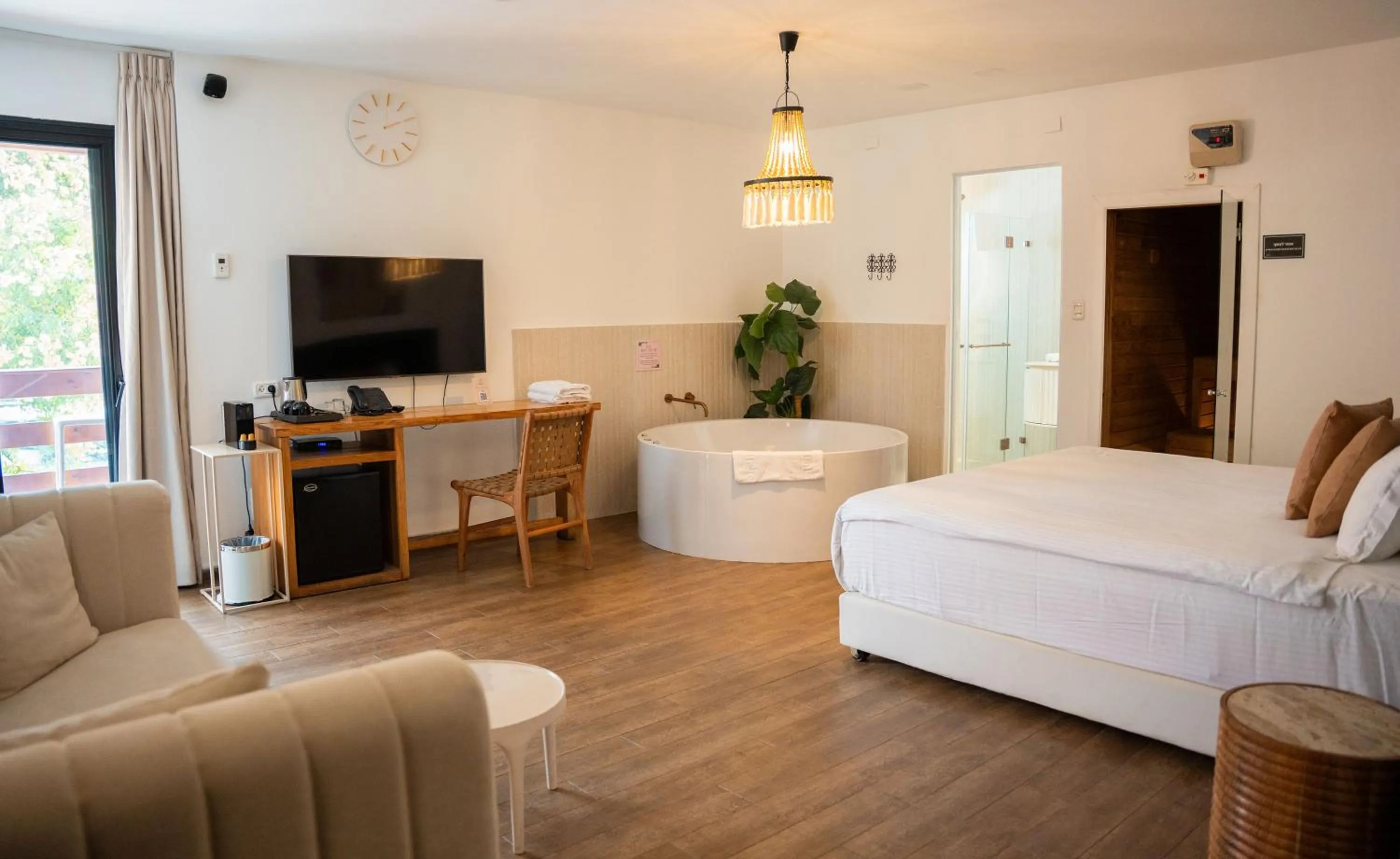 Photo of the whole room, Bed in Estate Spa Boutique Hotel - Adults Only