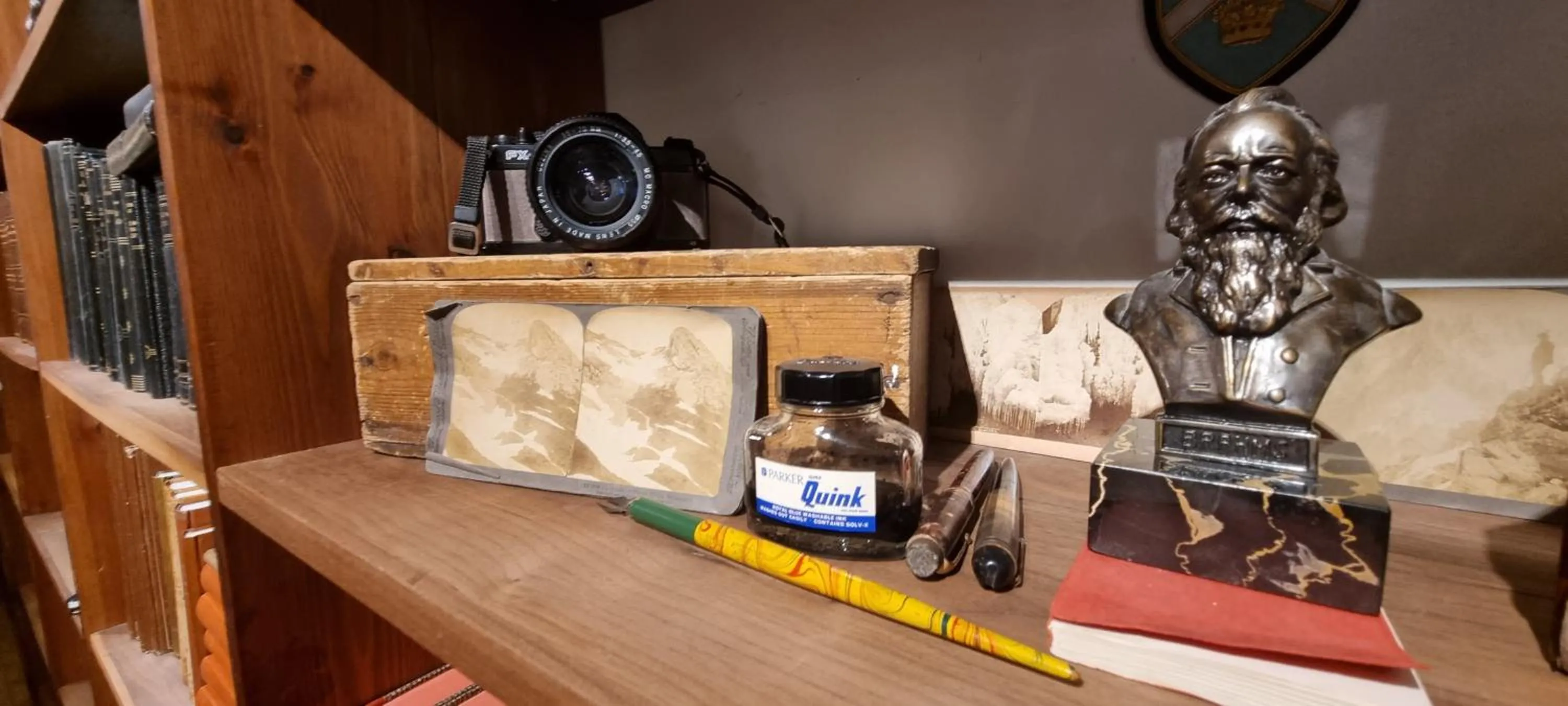 Library in Hótel Húsavík