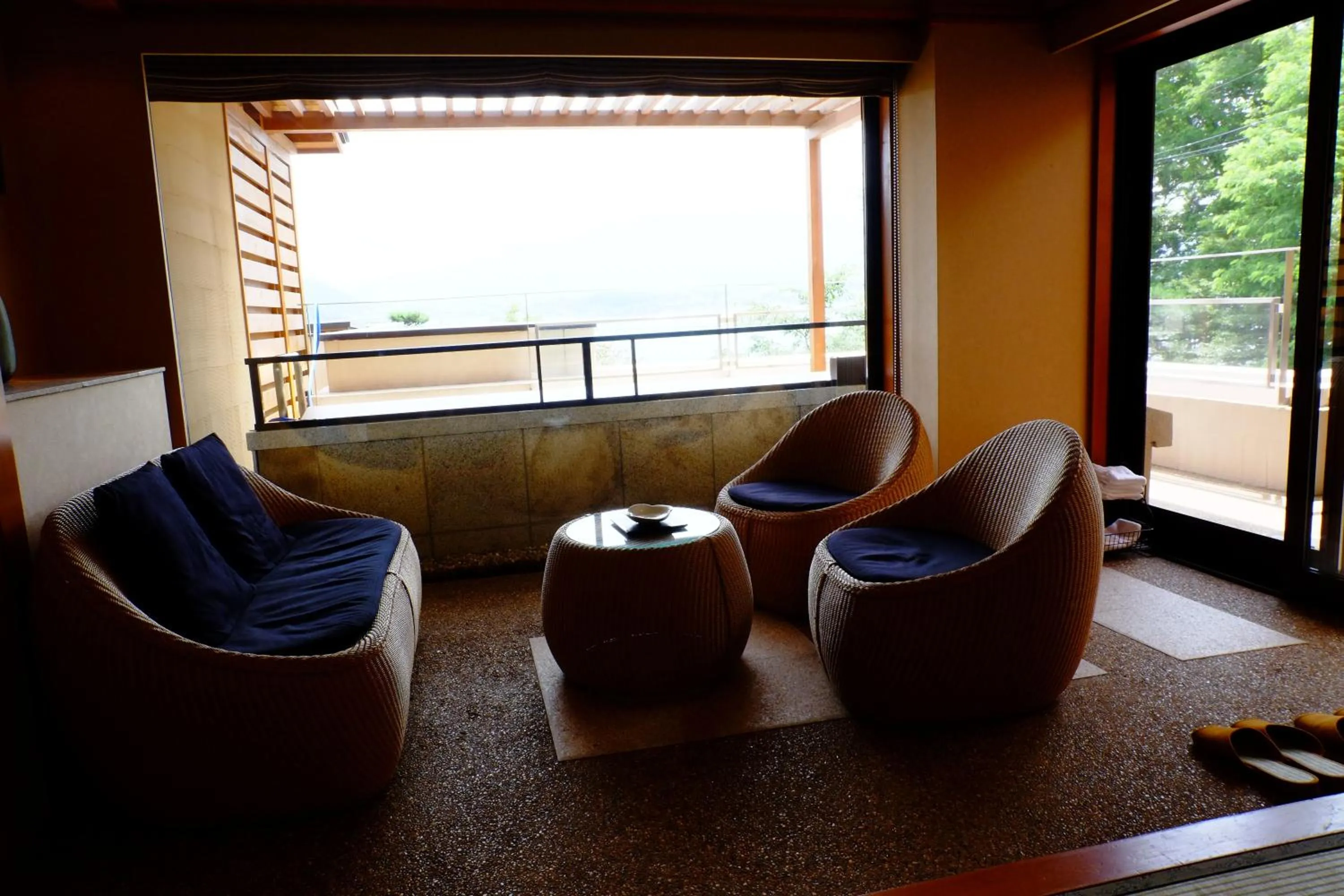 Seating area in Shuhokaku Kogetsu