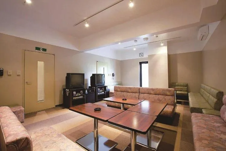 Karaoke in Shuhokaku Kogetsu