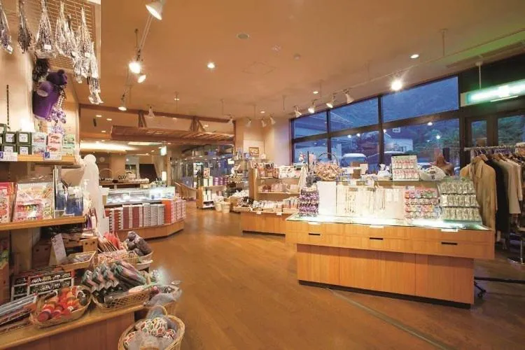 On-site shops in Shuhokaku Kogetsu