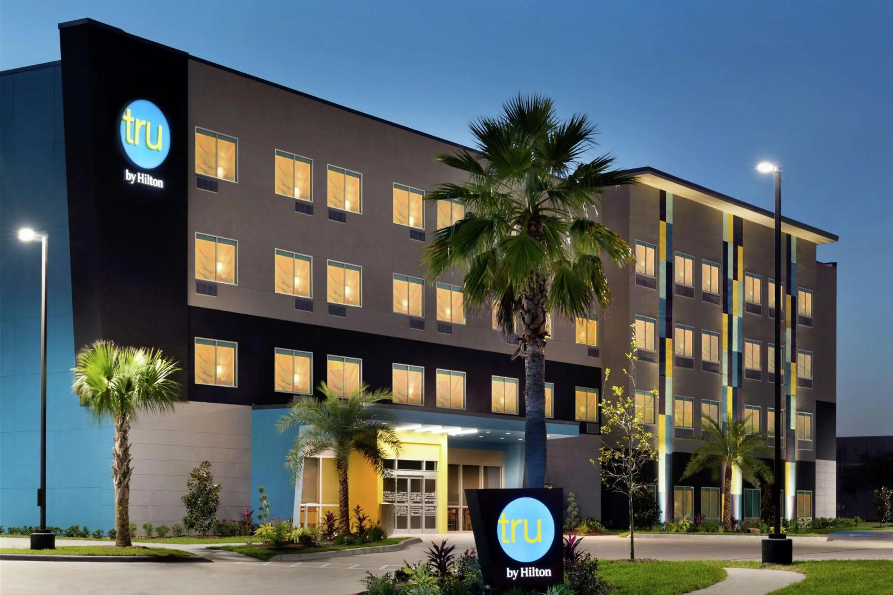 Property building in Tru by Hilton Webster Houston NASA