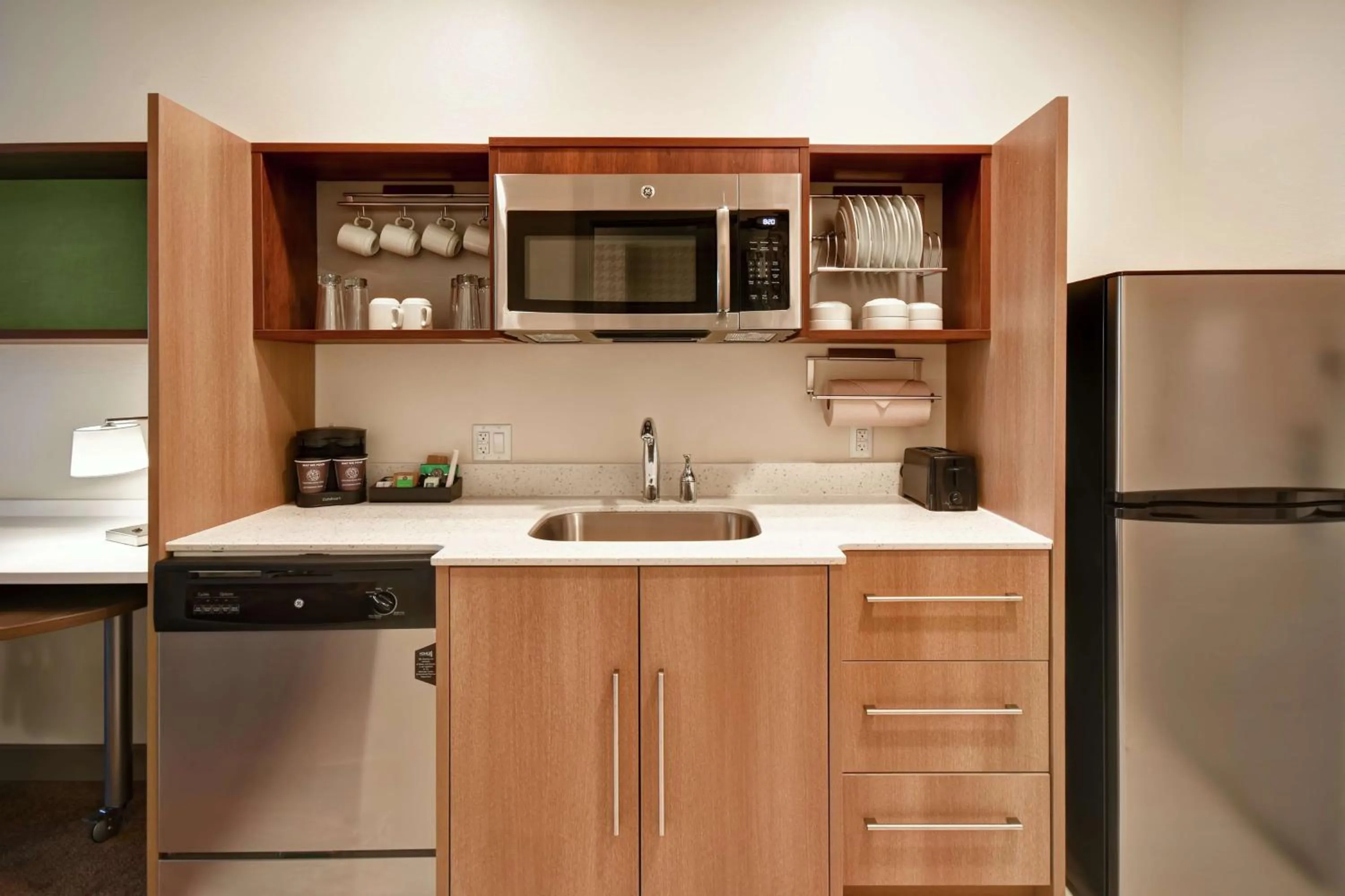 Kitchen or kitchenette in Home2 Suites by Hilton Gilbert