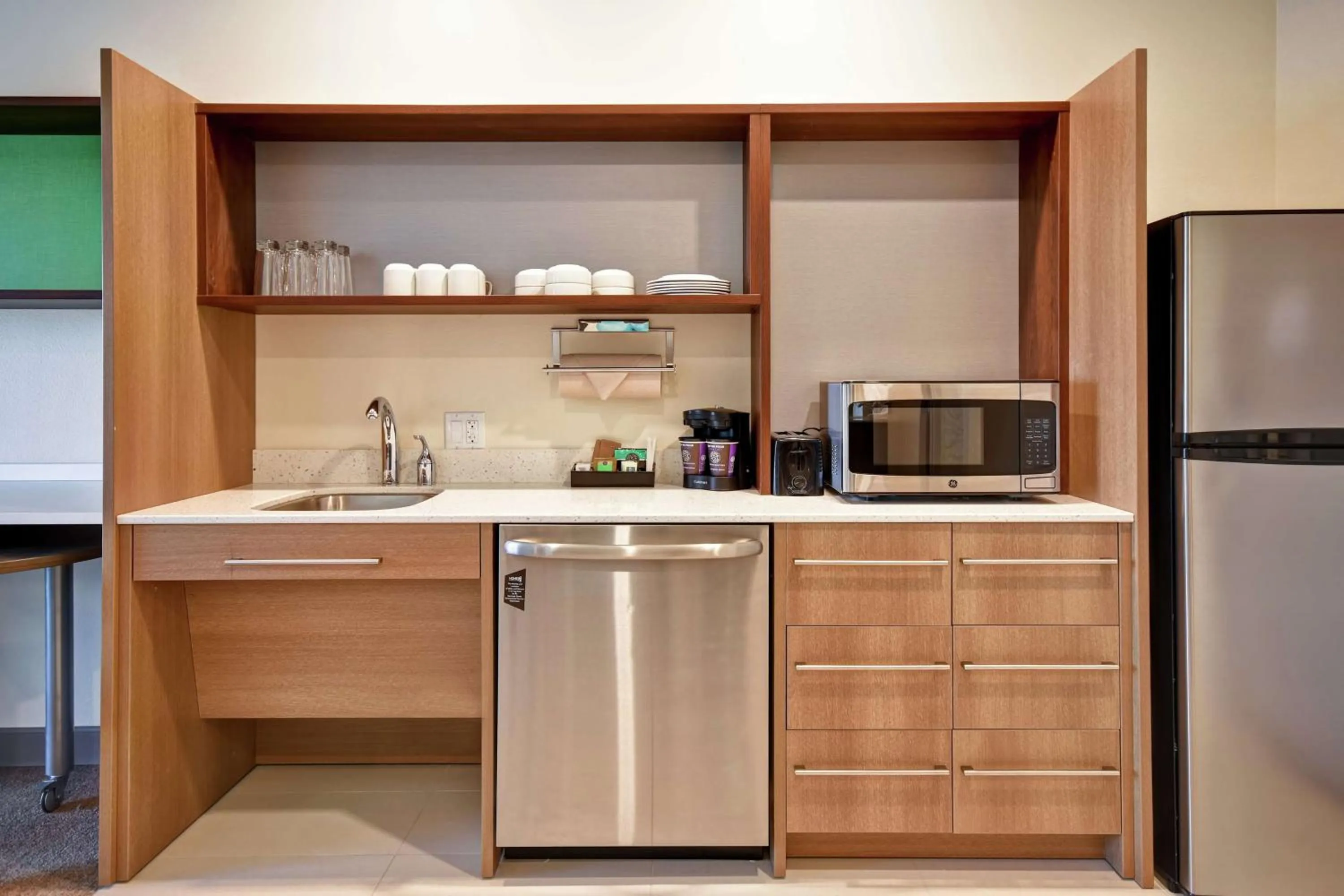 Kitchen or kitchenette in Home2 Suites by Hilton Gilbert