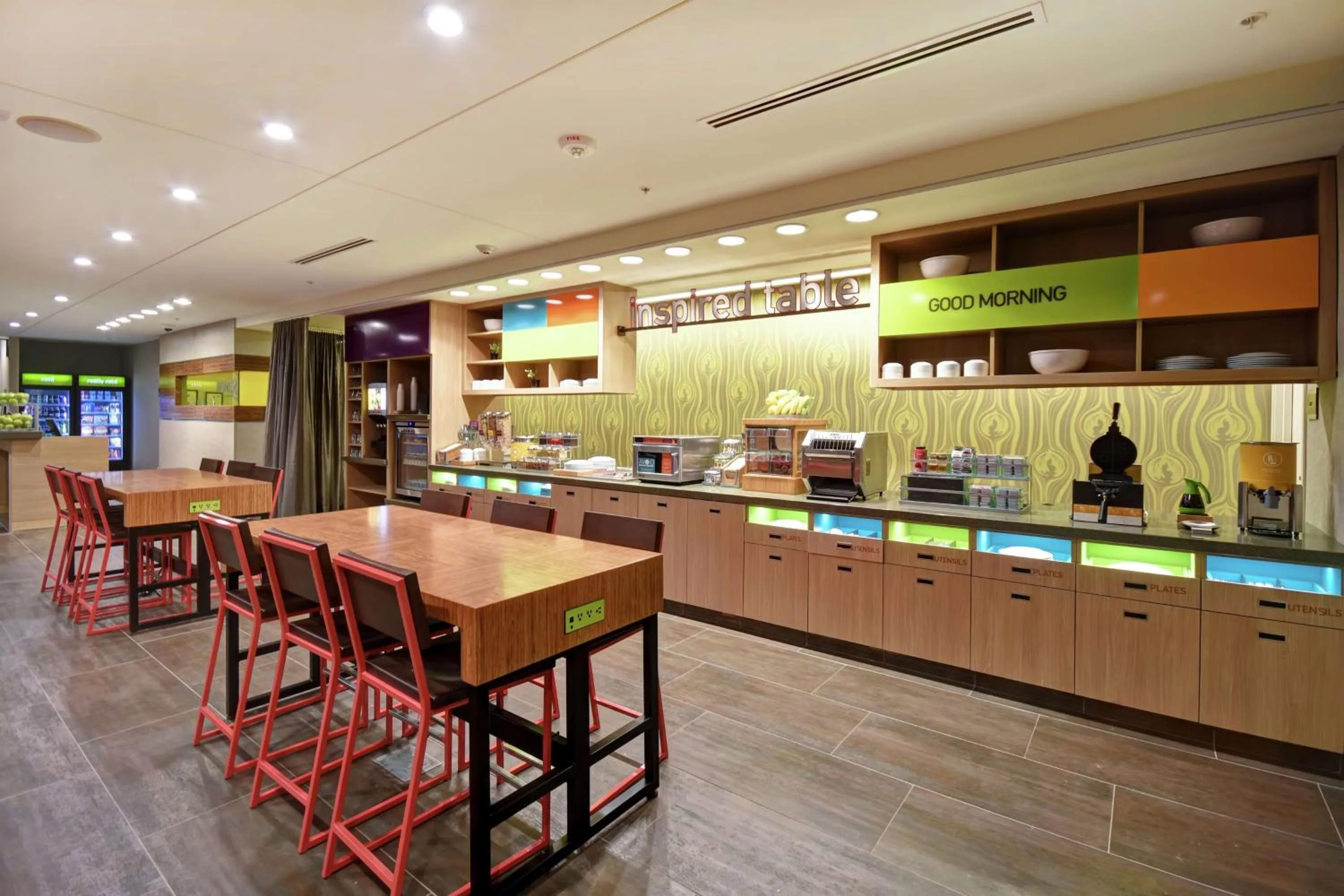 Dining area in Home2 Suites by Hilton Gilbert