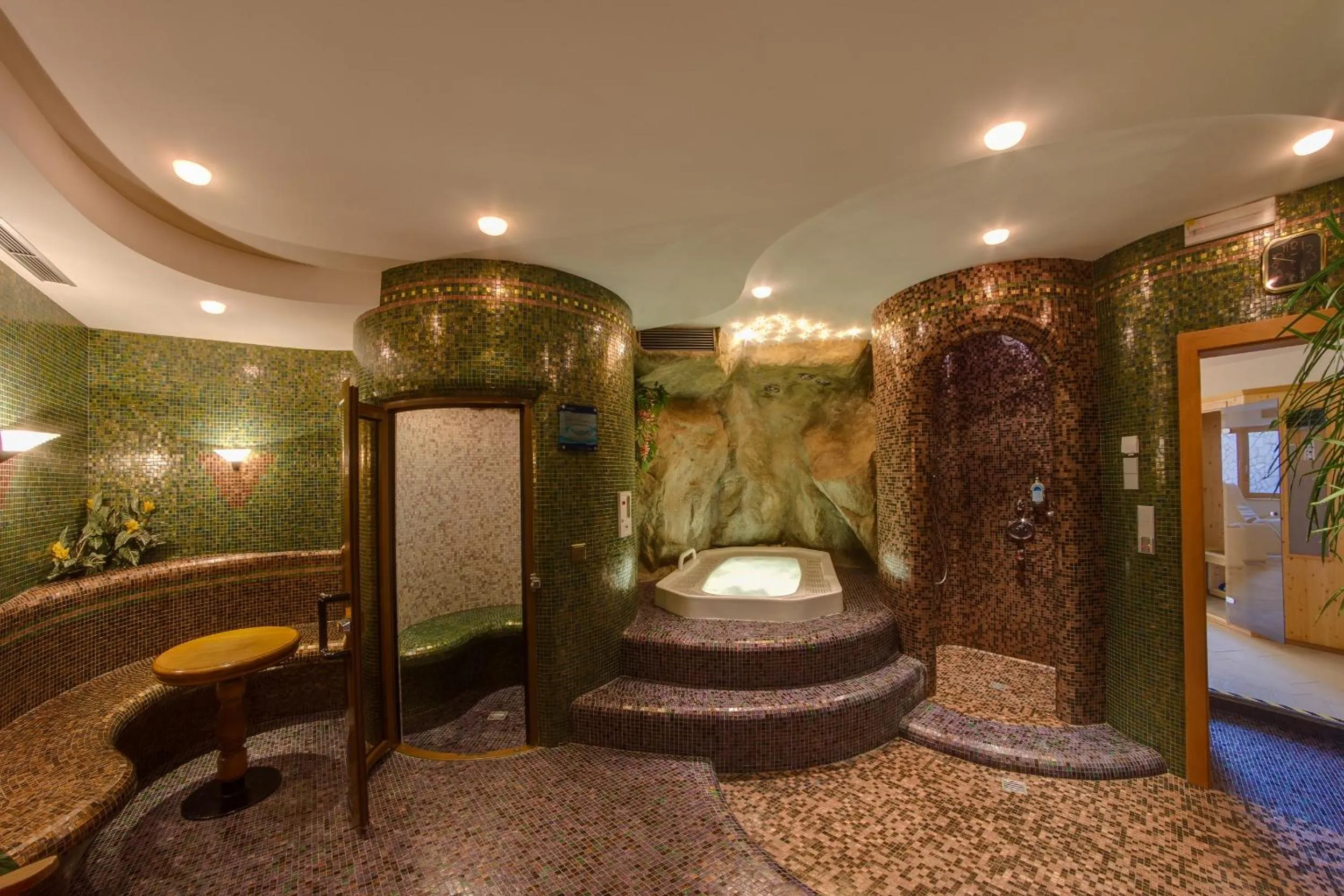 Hot Tub in Hotel Hubertushof