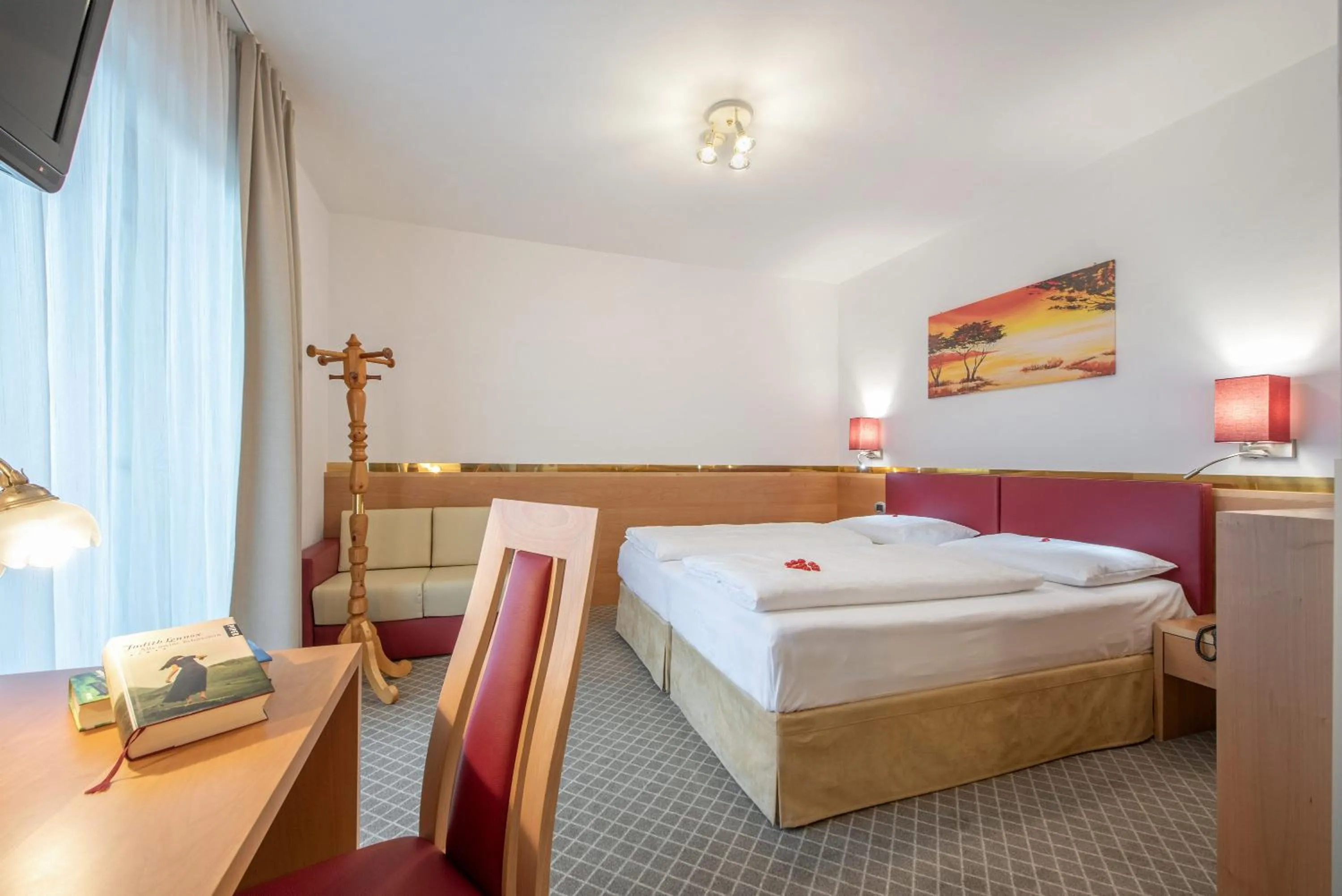 Garden view, Bed in Hotel Hubertushof