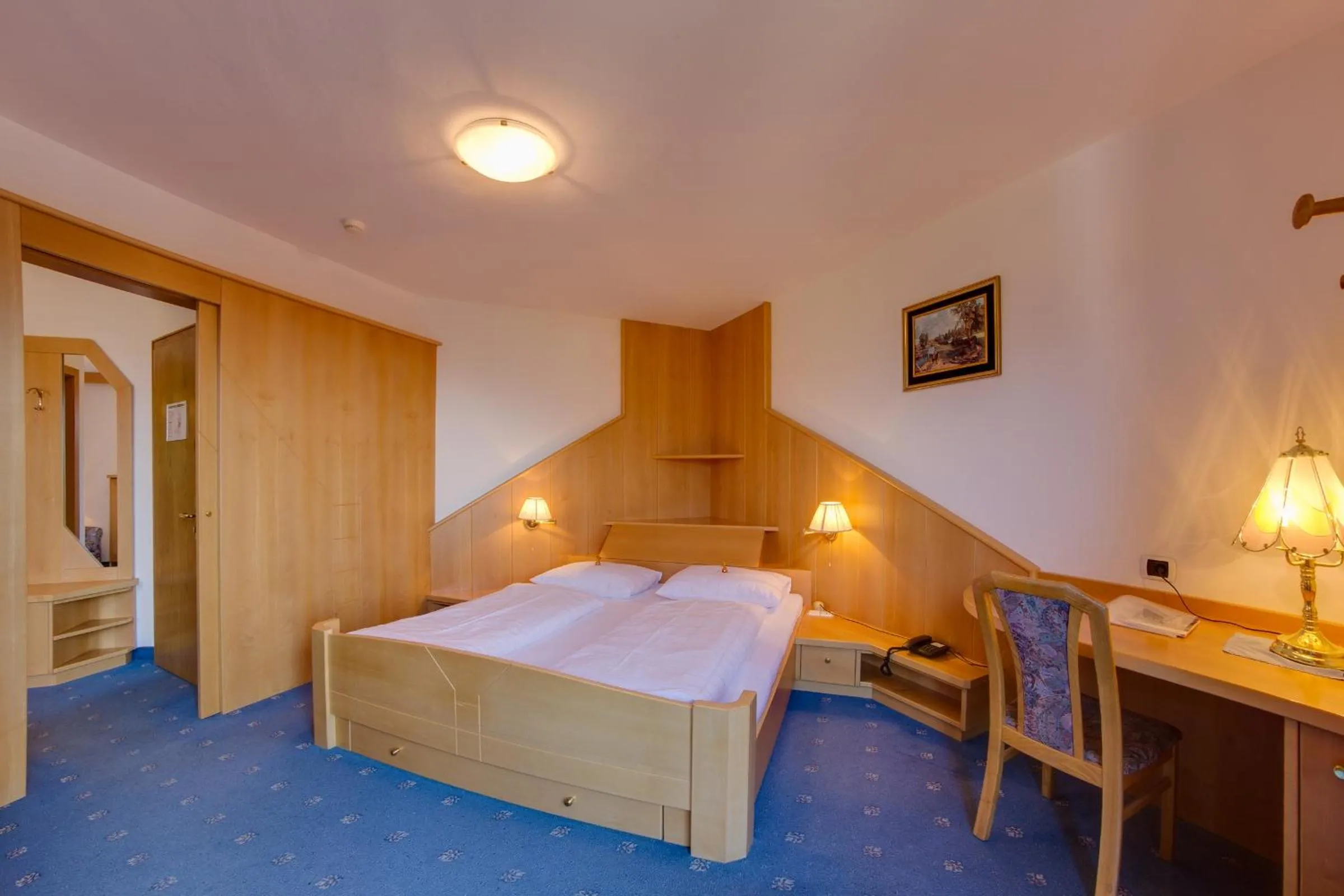 Photo of the whole room, Bed in Hotel Hubertushof