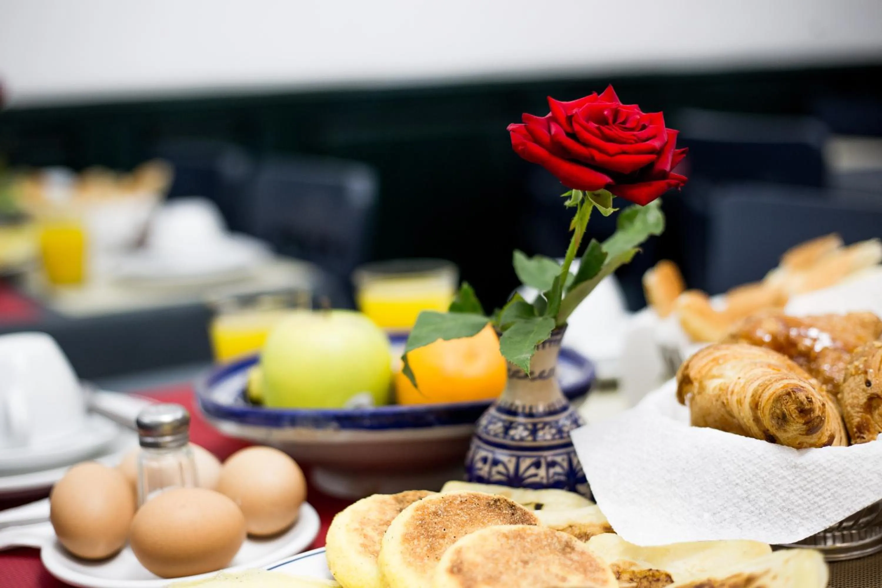 Continental breakfast in Hôtel Olympic