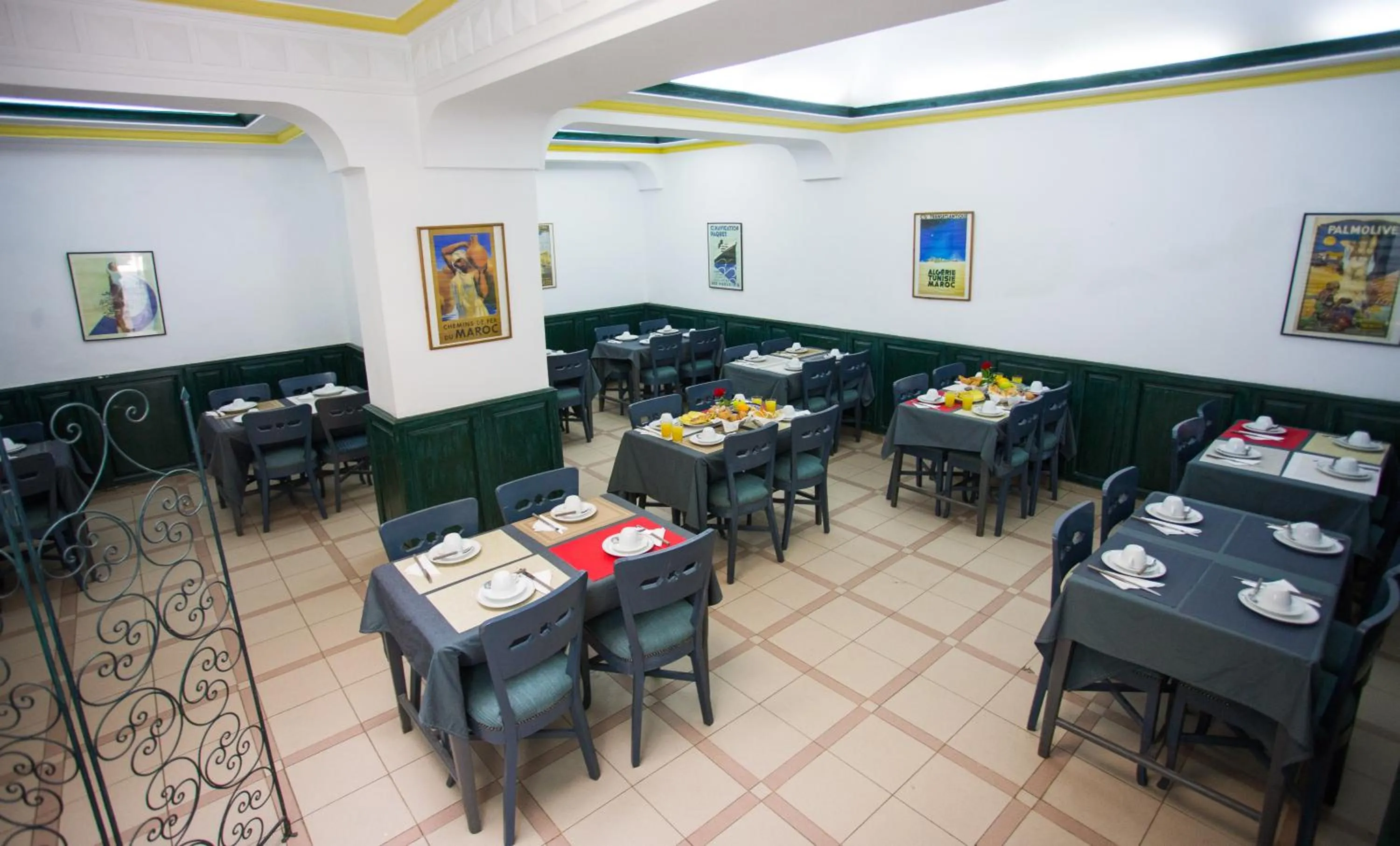 Restaurant/places to eat in Hôtel Olympic