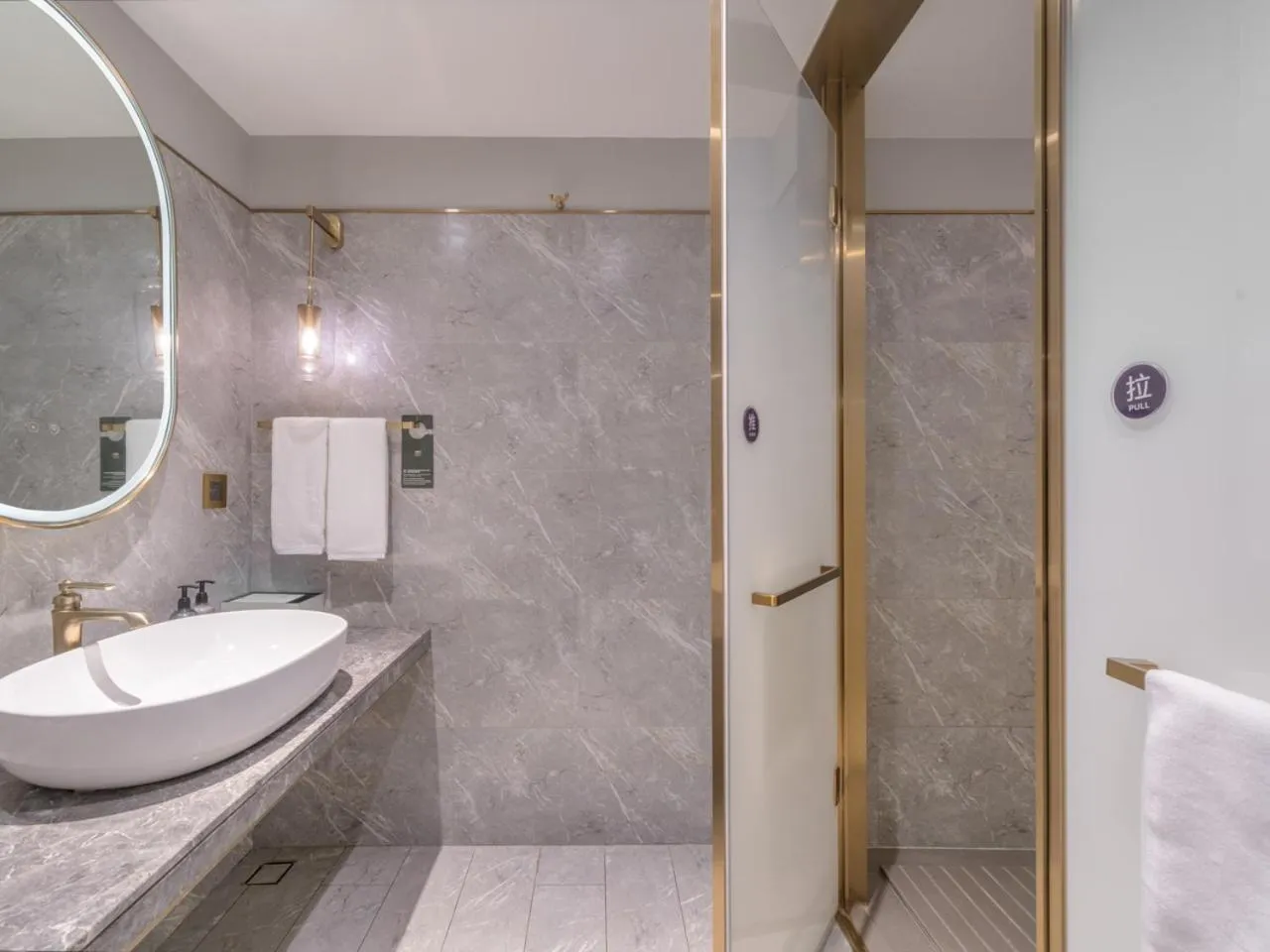 Toilet in Mercure Shanghai Global Harbour