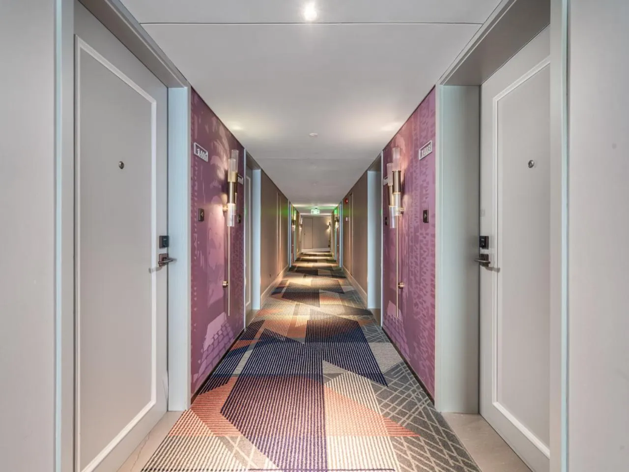 Photo of the whole room in Mercure Shanghai Global Harbour