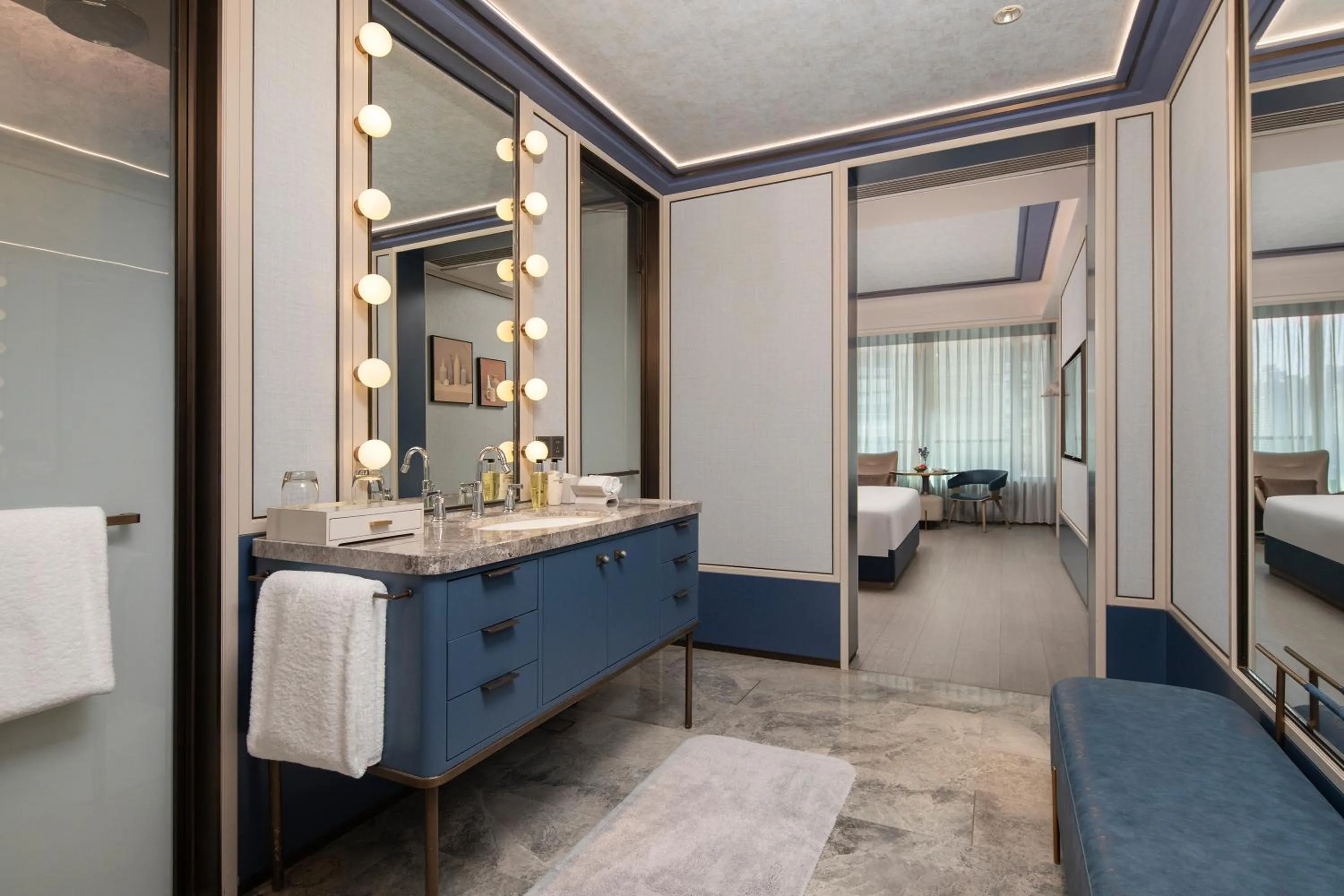 Photo of the whole room, Bed in MaxX by Steigenberger Guangzhou Zhujiang New Town - Free Shuttle bus to Canton Fair Complex during Canton Fair Period