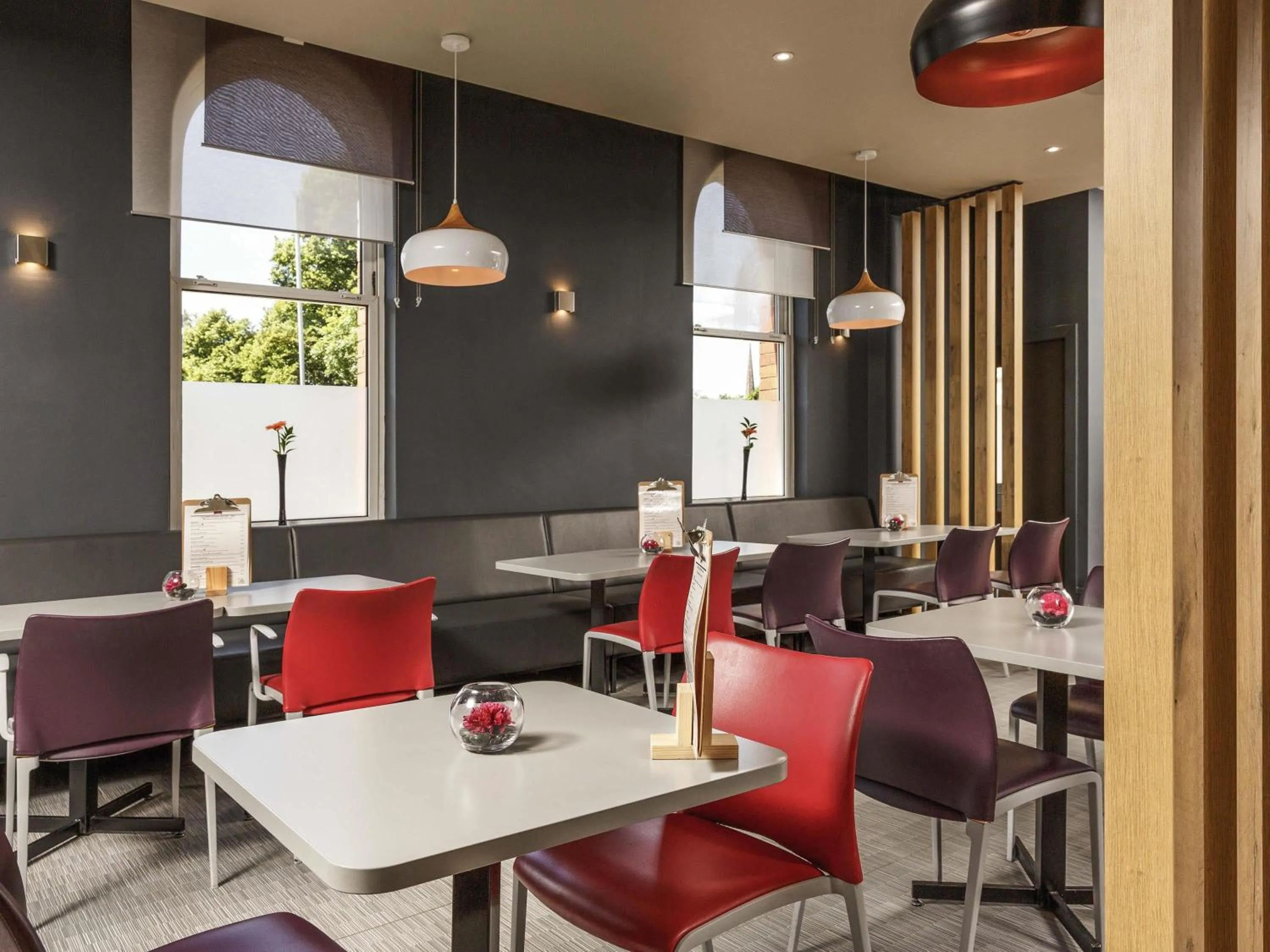Restaurant/places to eat in ibis Coventry Centre