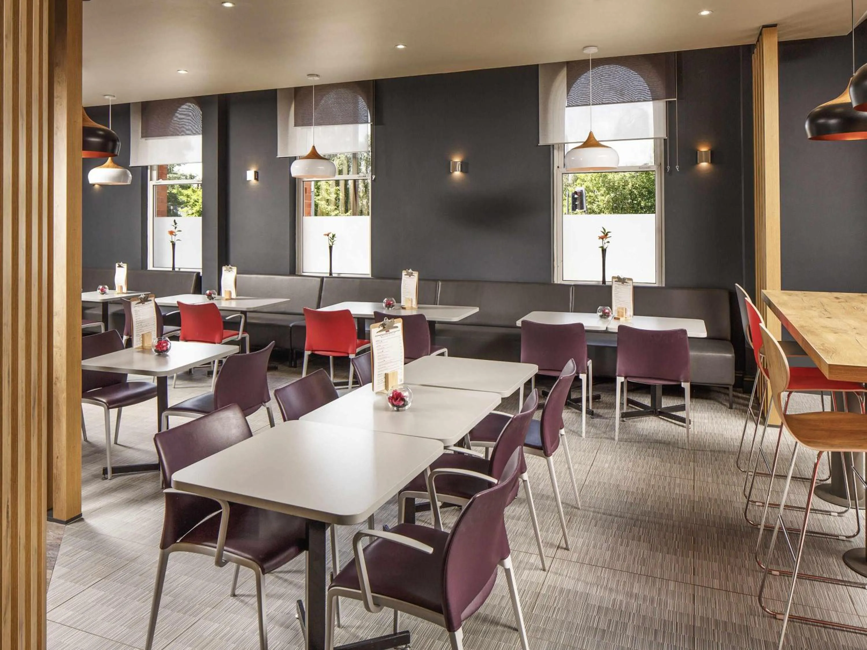 Restaurant/places to eat in ibis Coventry Centre