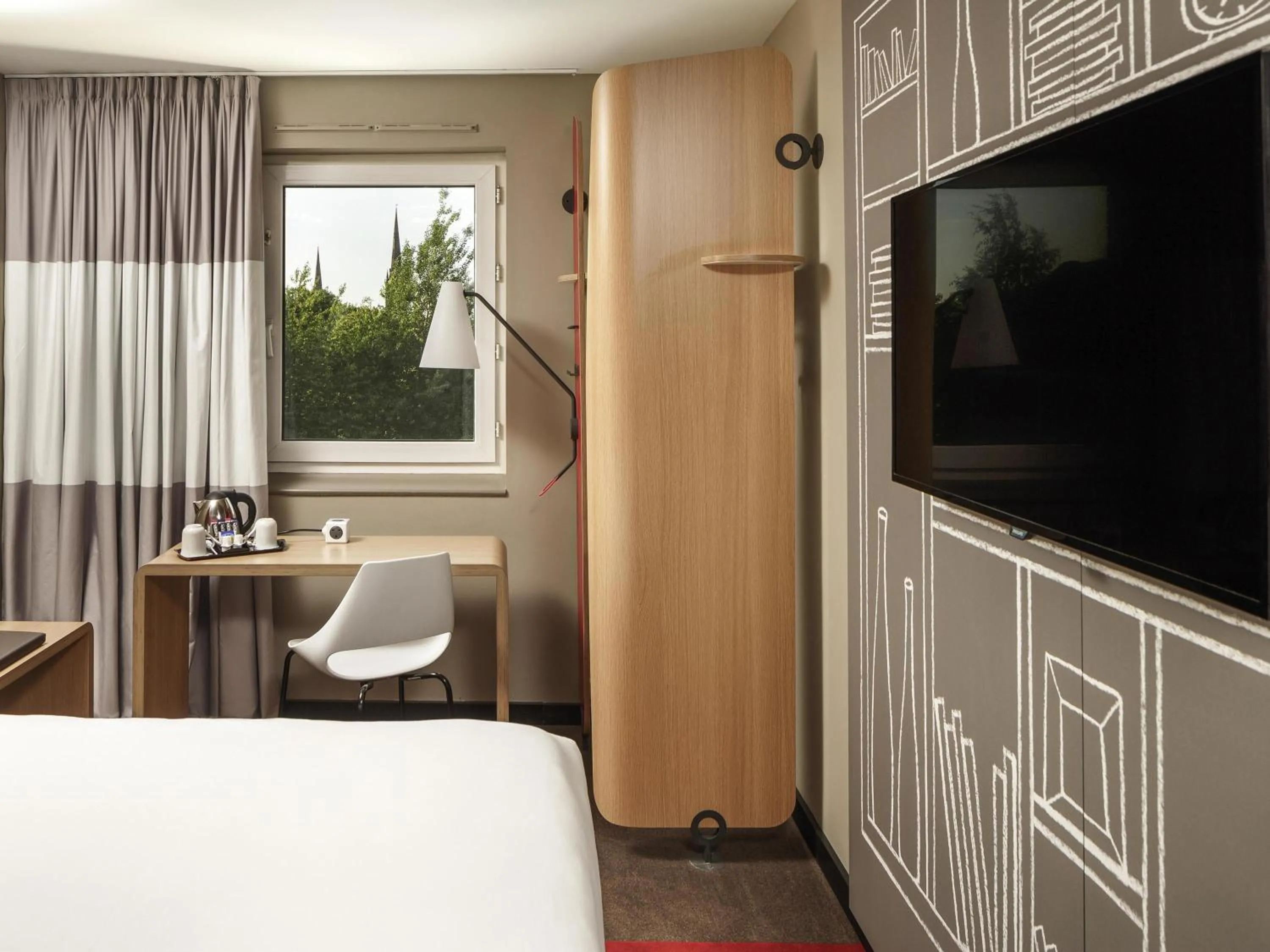 Bedroom, Bed in ibis Coventry Centre