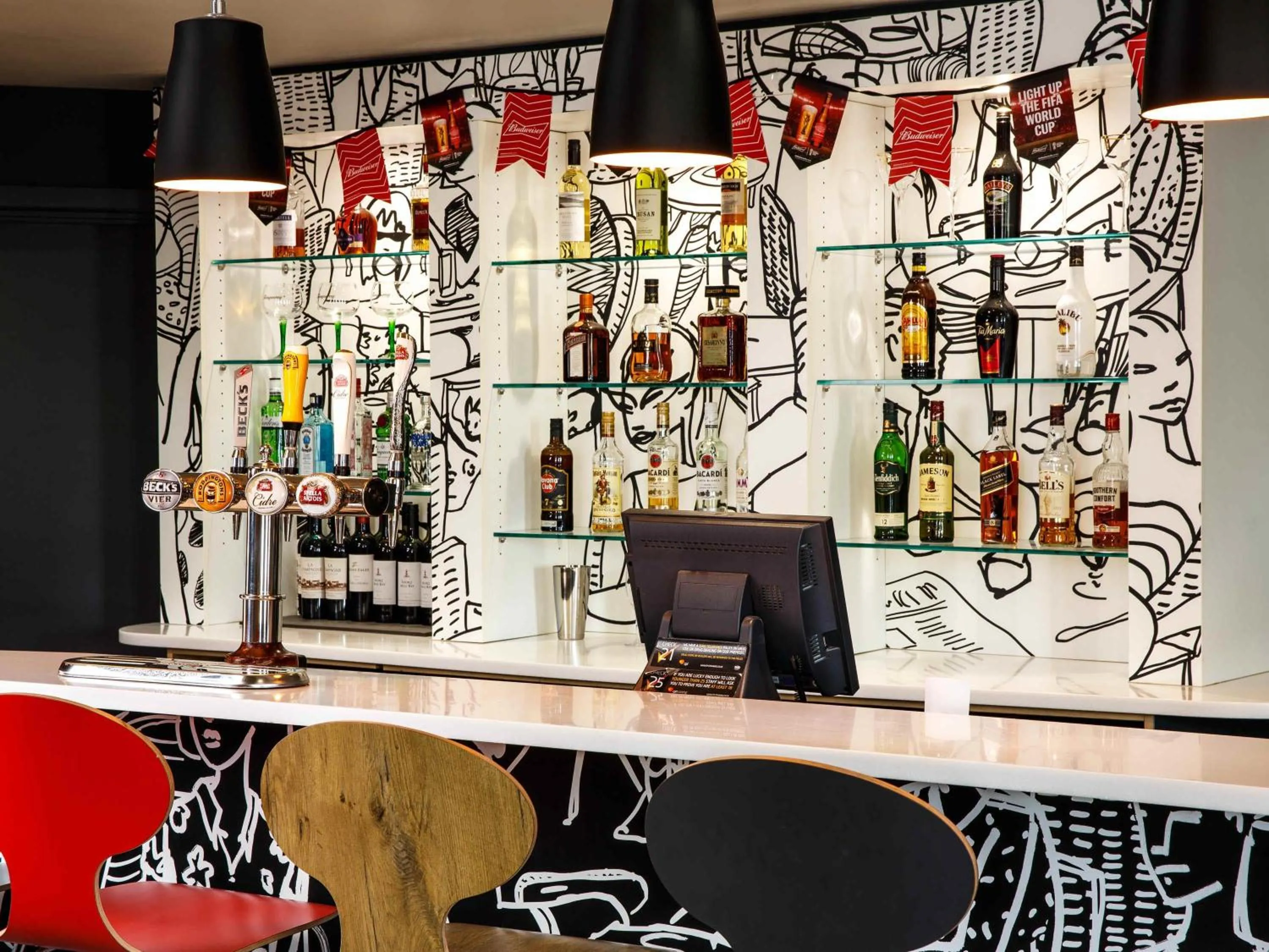 Lounge or bar in ibis Coventry Centre