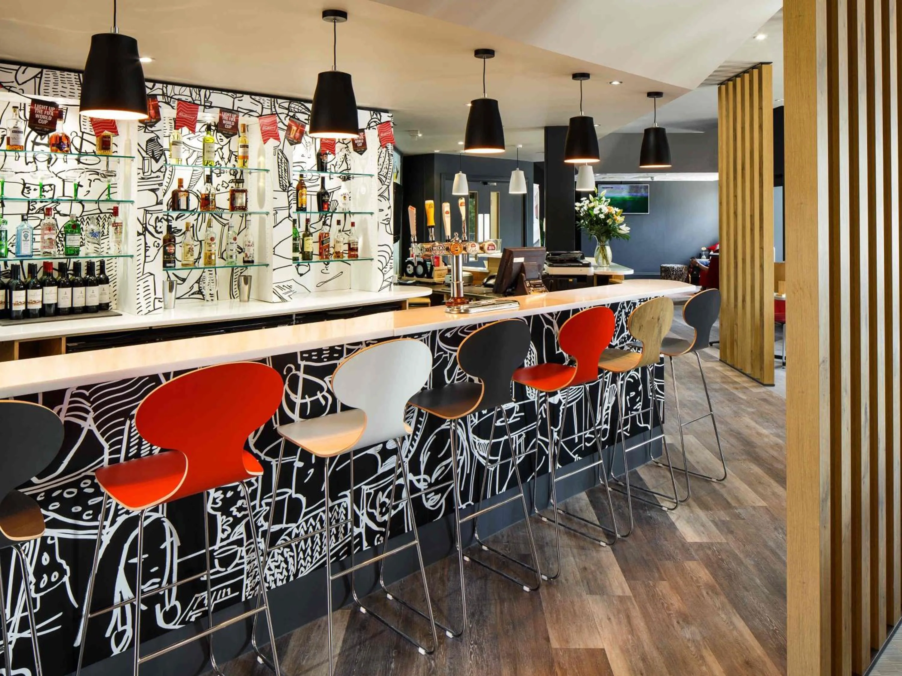 Lounge or bar in ibis Coventry Centre