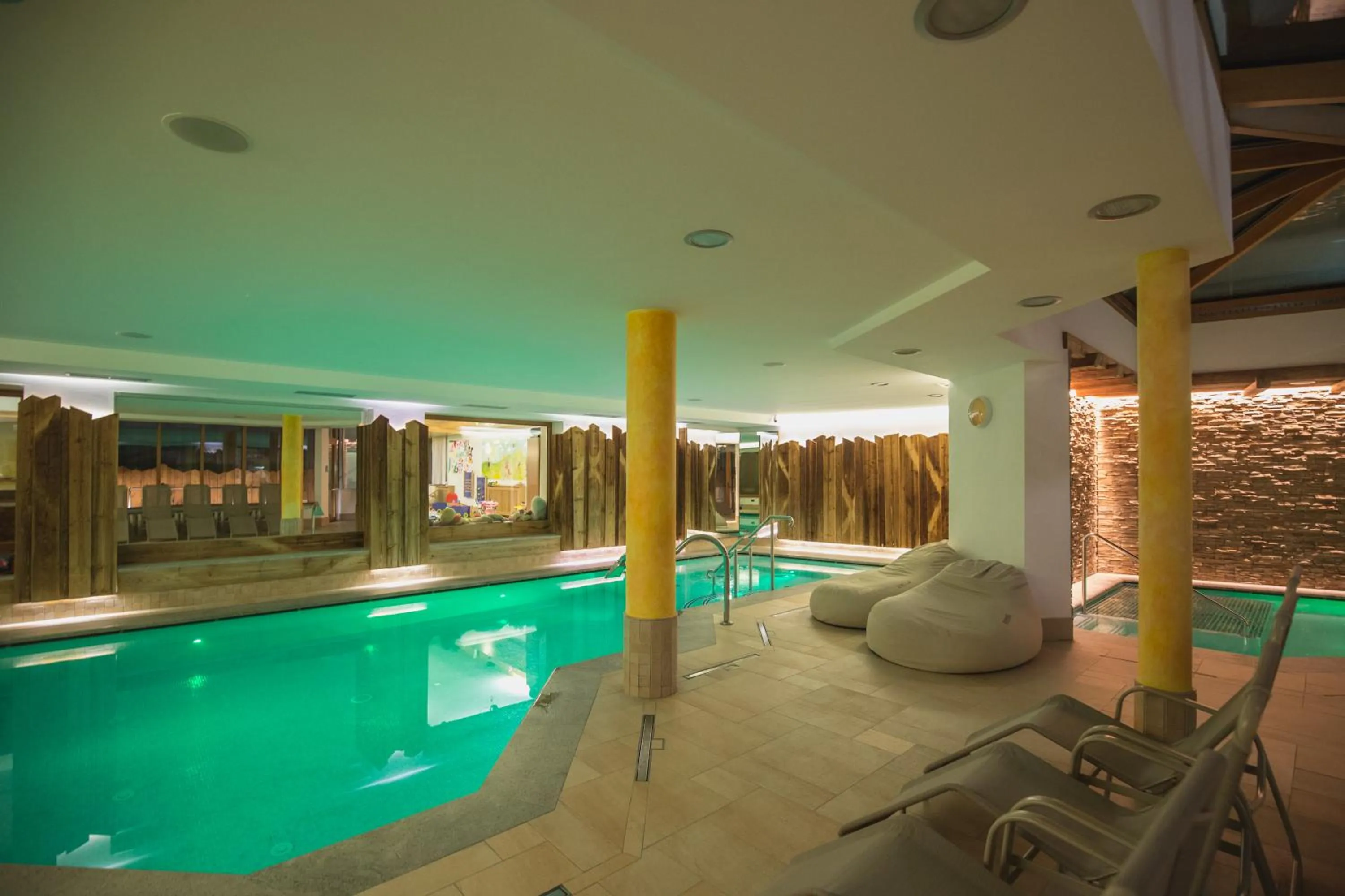 Swimming pool in Hotel Ambiez