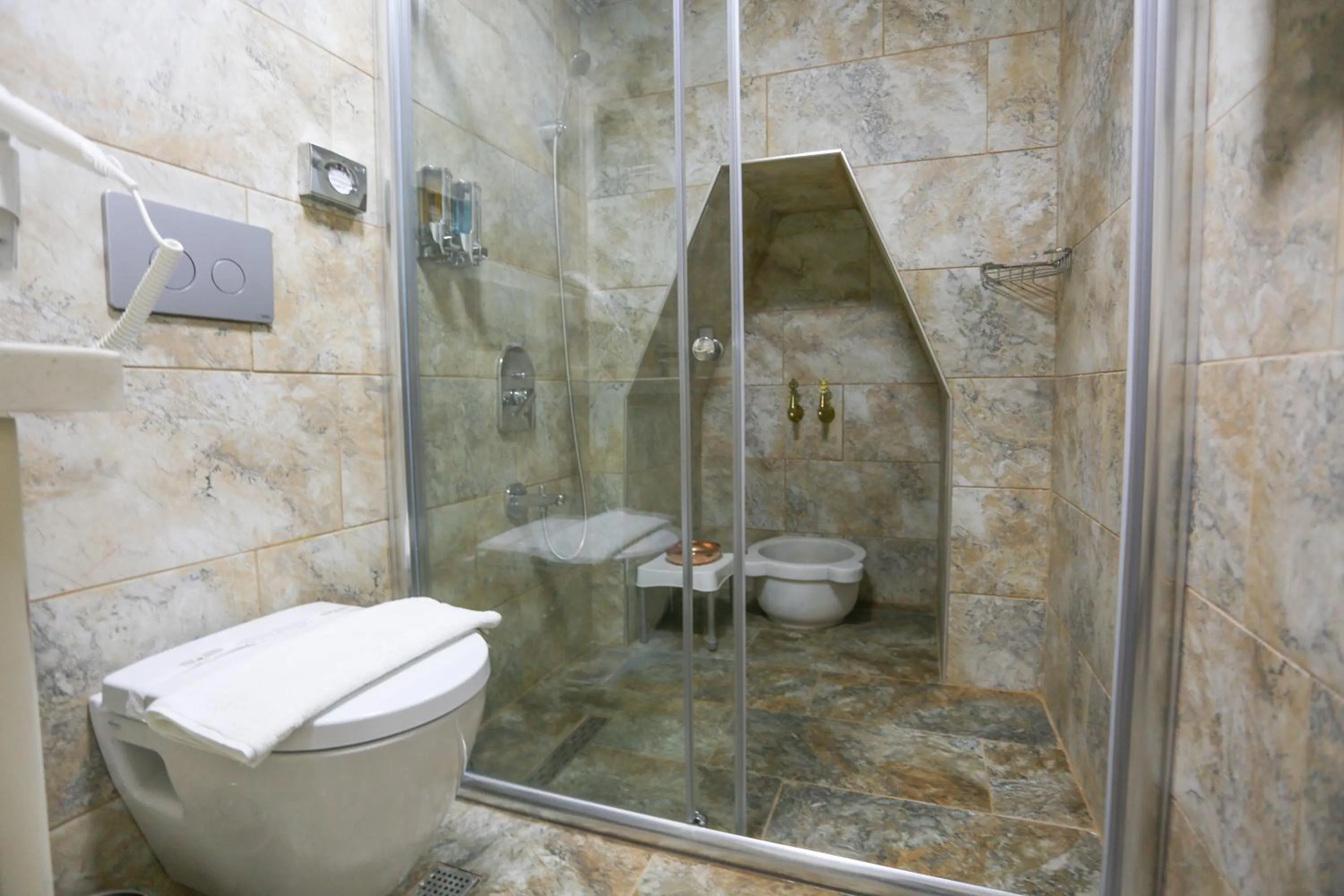 Shower in BEHRAMPAŞA OTEL &CAFE &RESTAURANT