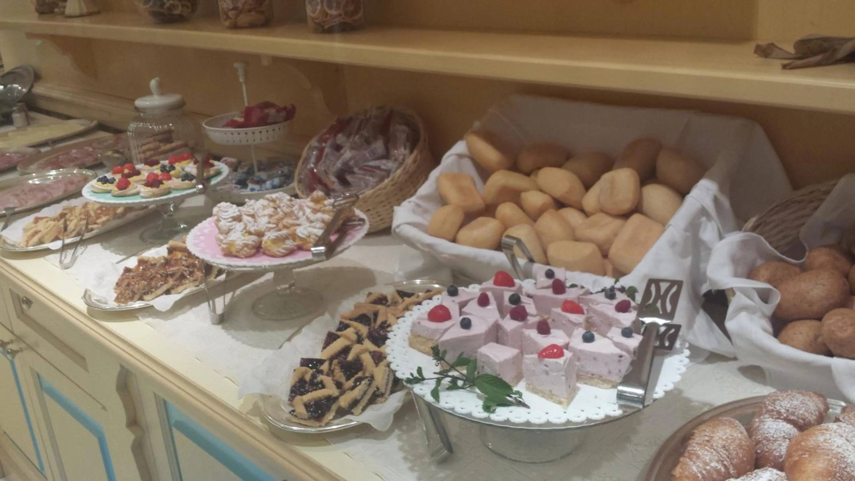 Continental breakfast in Hotel Ideal