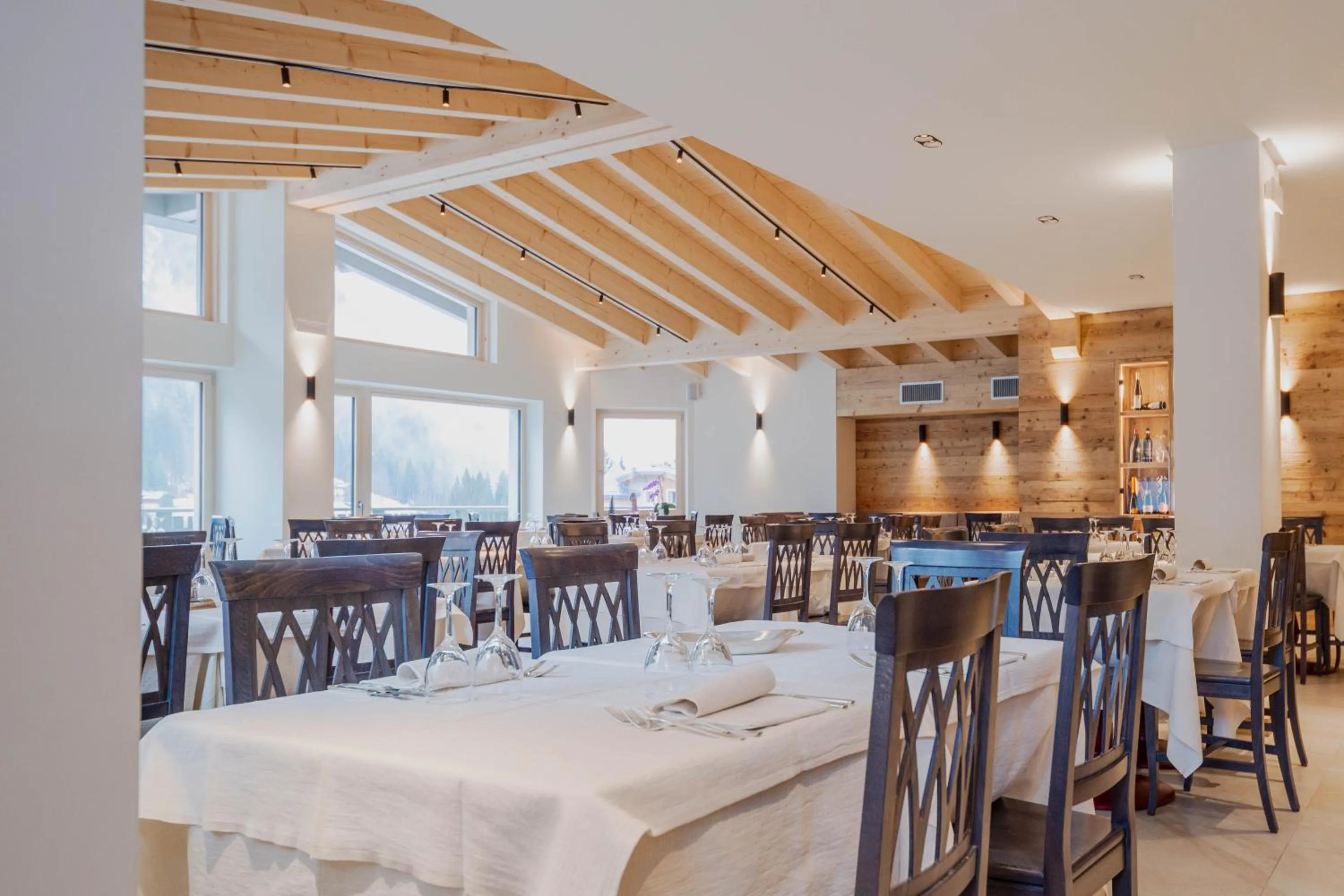 Restaurant/places to eat in Hotel Ideal