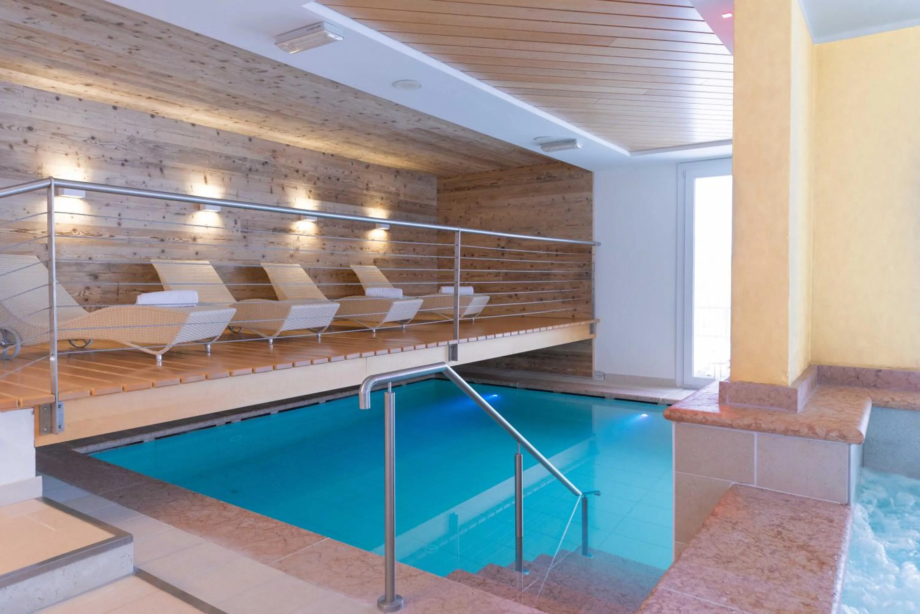 Swimming pool in Hotel Ideal