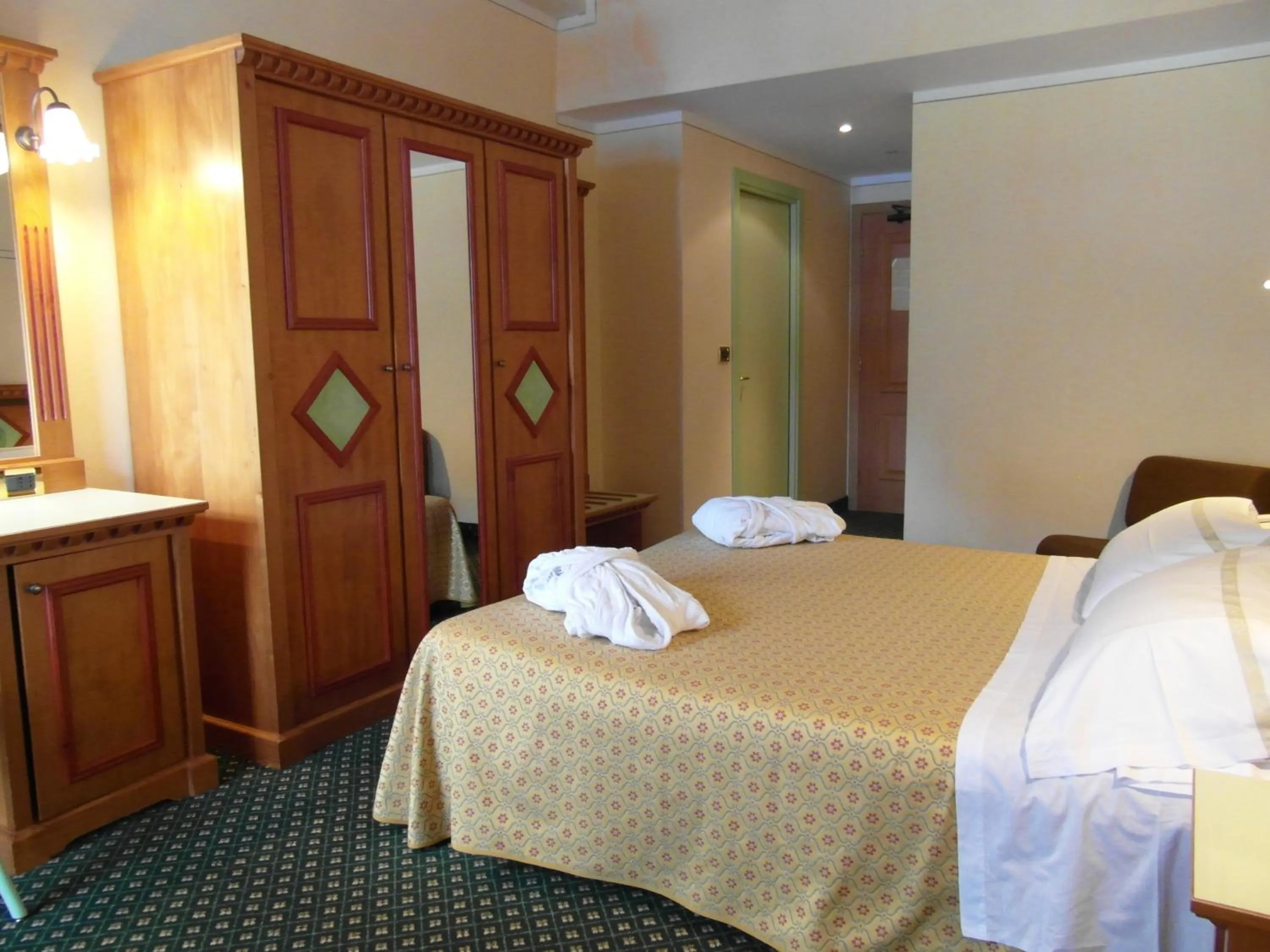 Bedroom, Bed in Hotel Ideal