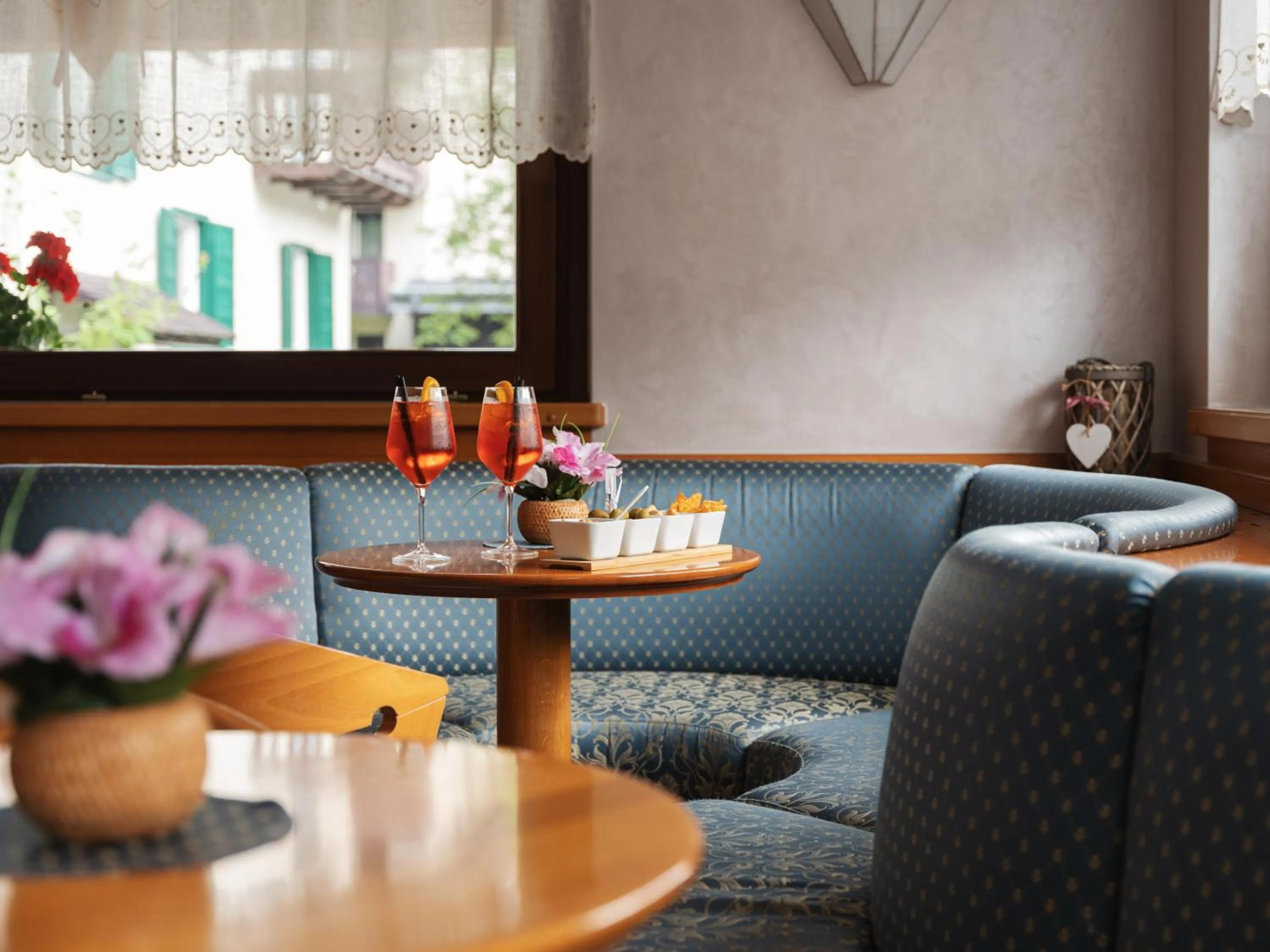 Communal lounge/ TV room in Hotel Villa Emma