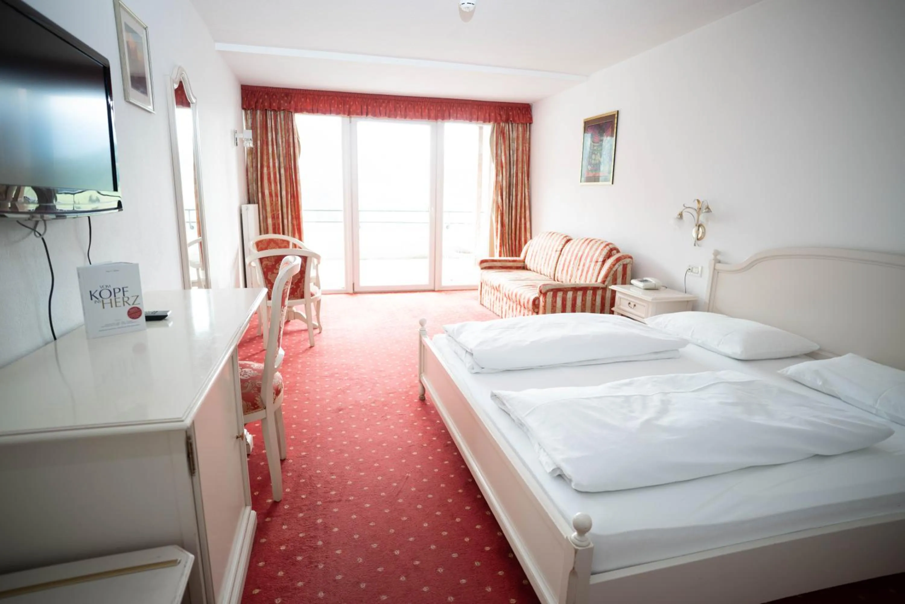 Balcony/Terrace, Bed in Hotel Panoramik