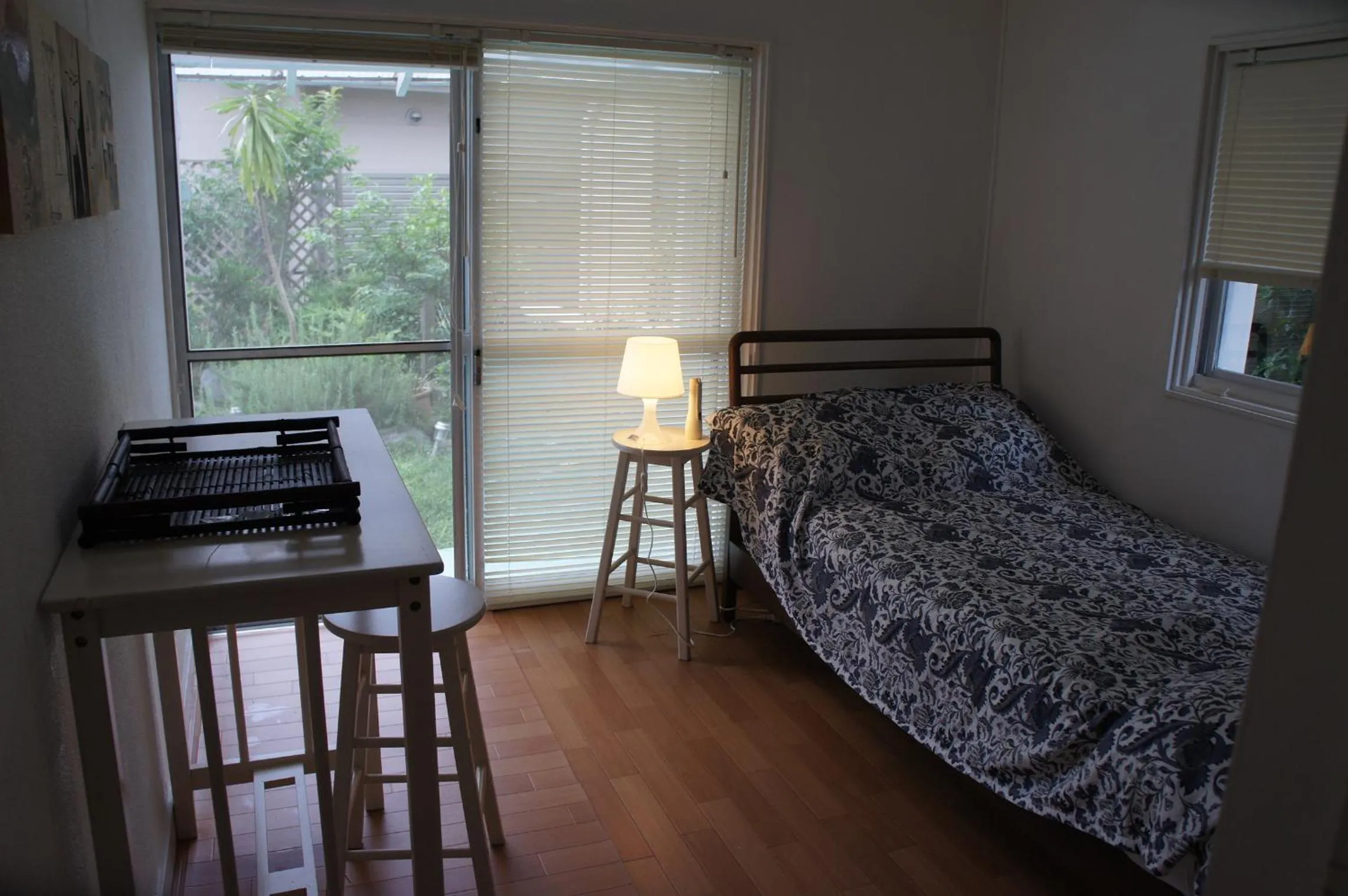 Bed in EMS Enoshima クラシックゲストハウス 寝室は個室 犬OK