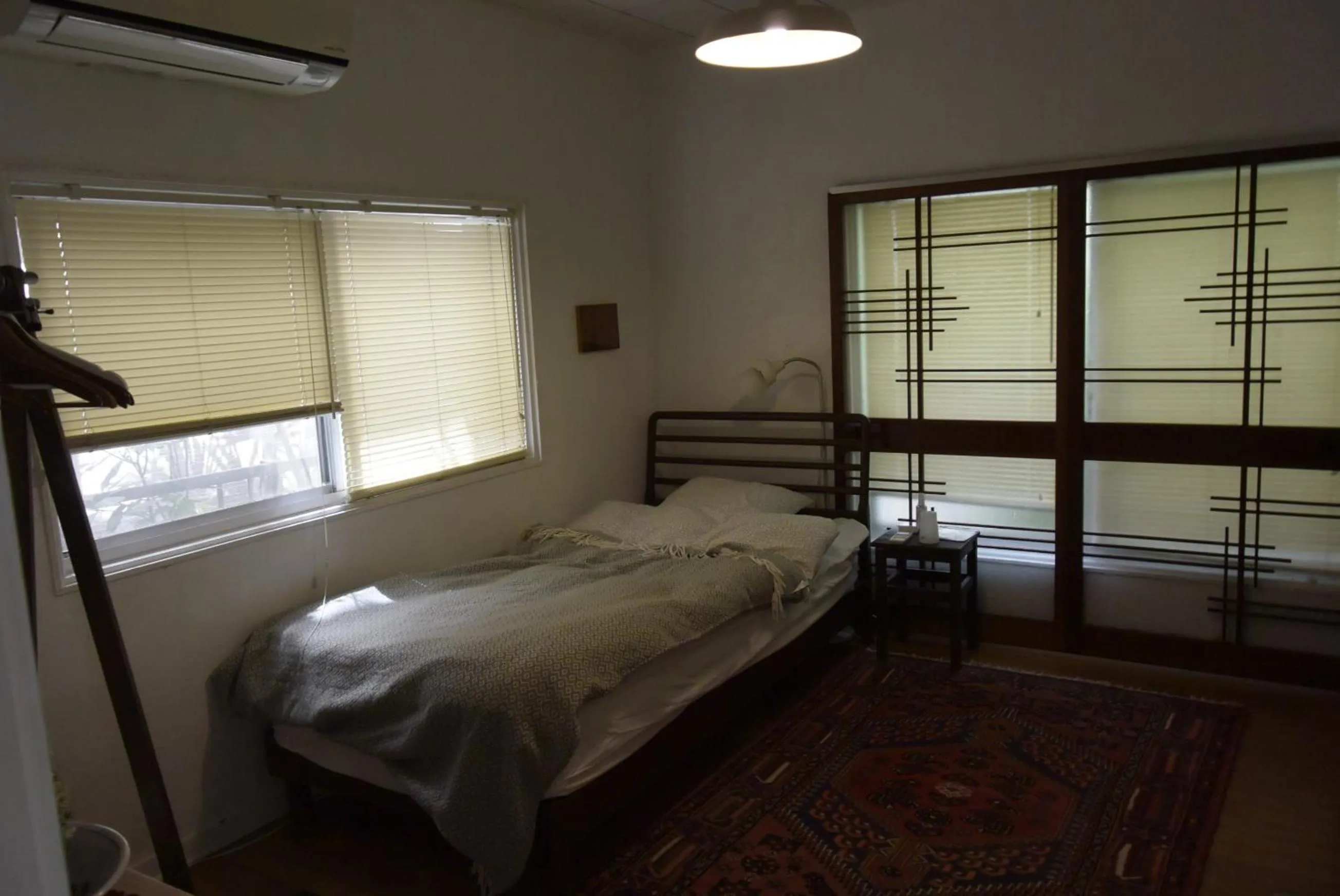 Bed in EMS Enoshima クラシックゲストハウス 寝室は個室 犬OK