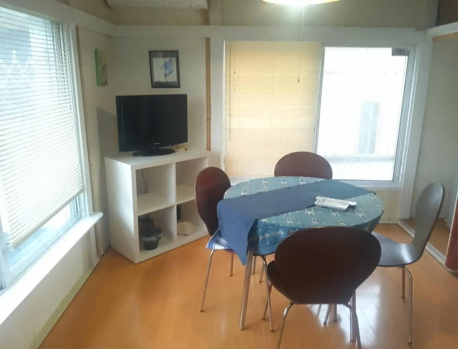 Communal lounge/ TV room in EMS Enoshima クラシックゲストハウス 寝室は個室 犬OK