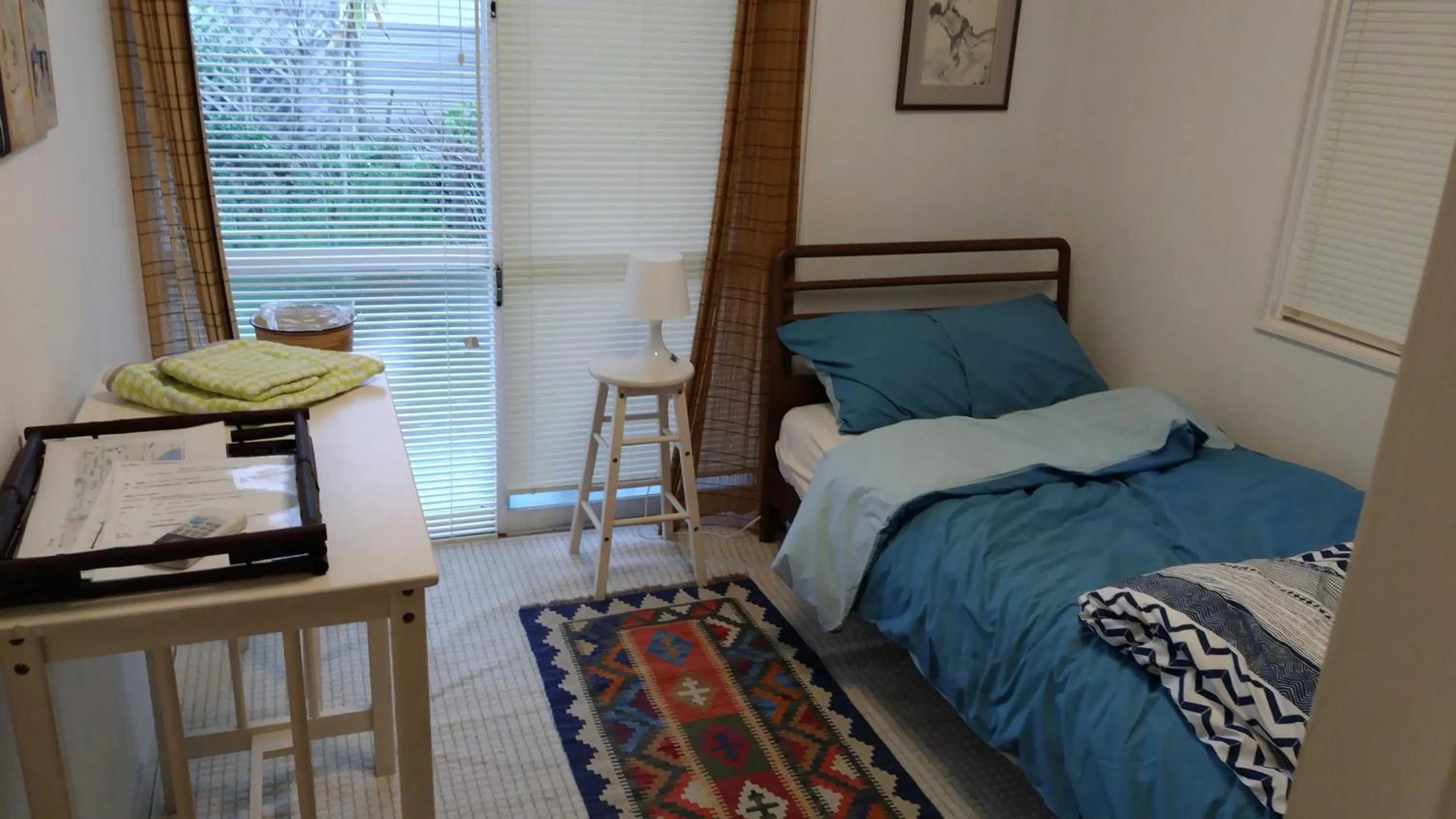 Bed in EMS Enoshima クラシックゲストハウス 寝室は個室 犬OK