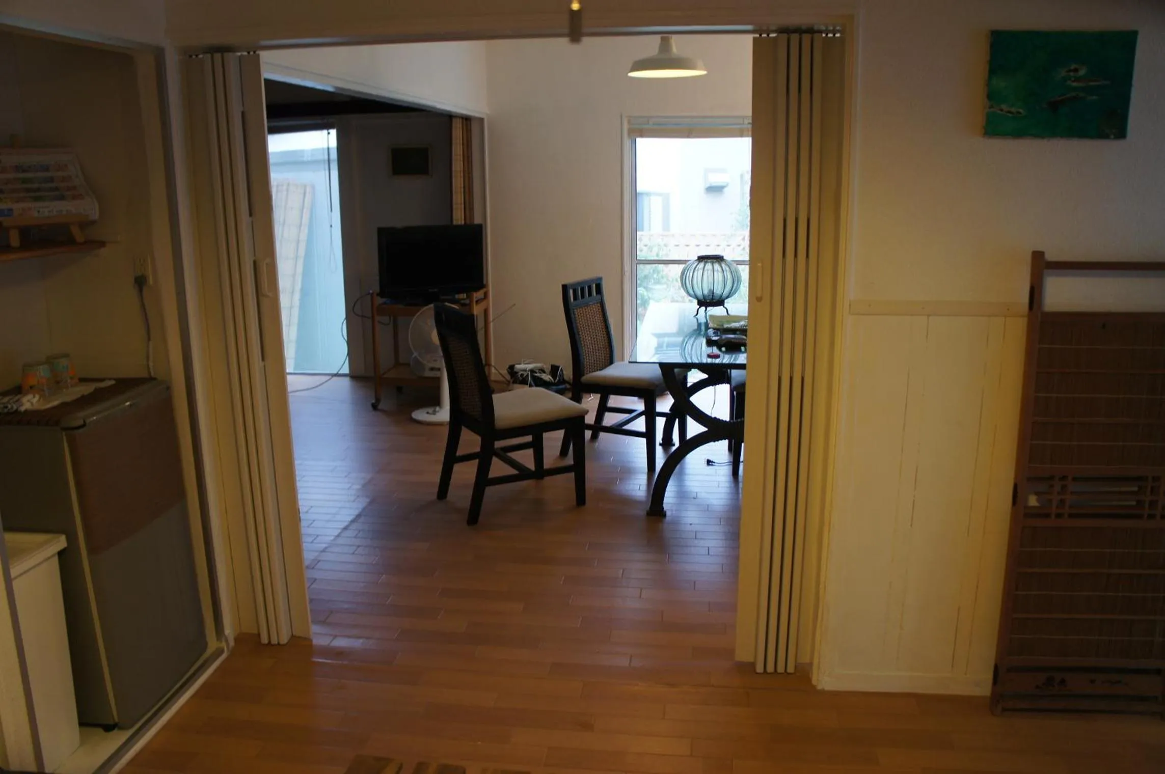 Living room in EMS Enoshima クラシックゲストハウス 寝室は個室 犬OK