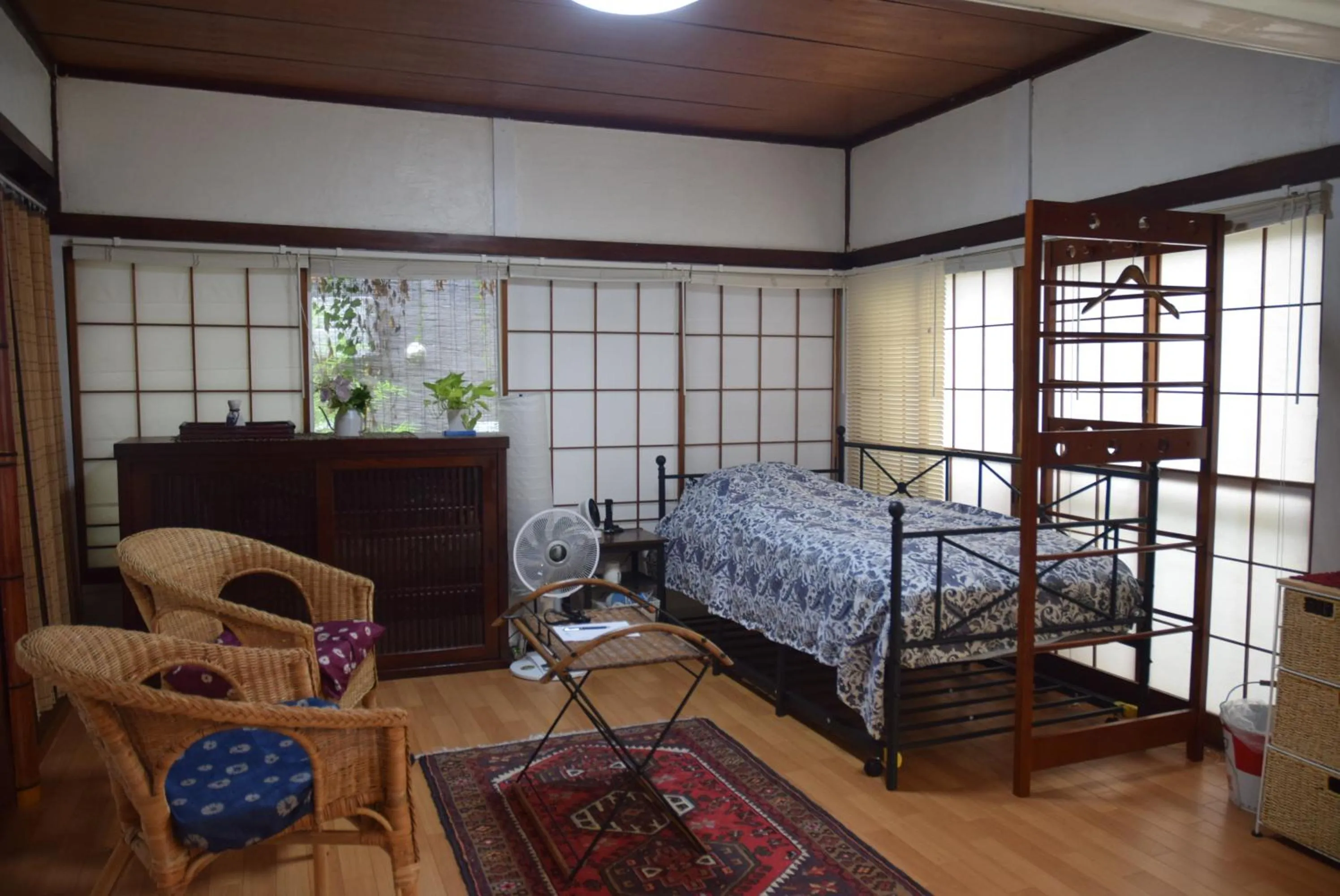 Bed in EMS Enoshima クラシックゲストハウス 寝室は個室 犬OK