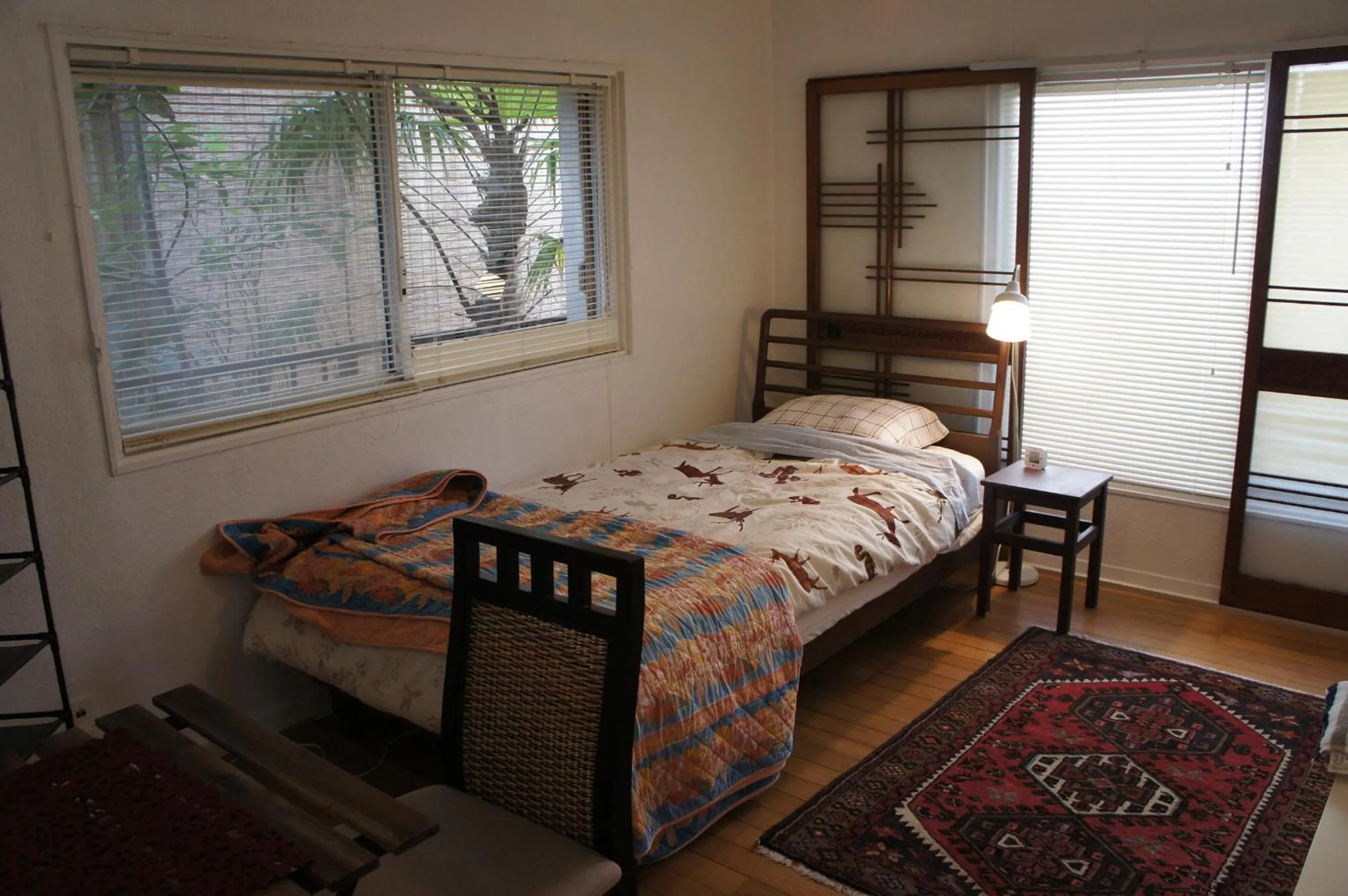 Bed in EMS Enoshima クラシックゲストハウス 寝室は個室 犬OK