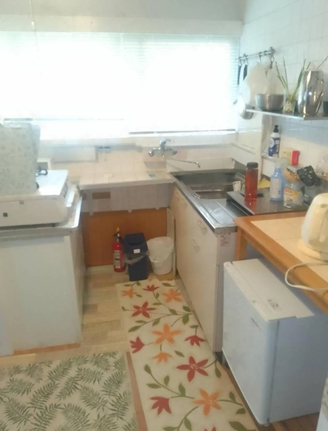 Kitchen or kitchenette in EMS Enoshima クラシックゲストハウス 寝室は個室 犬OK